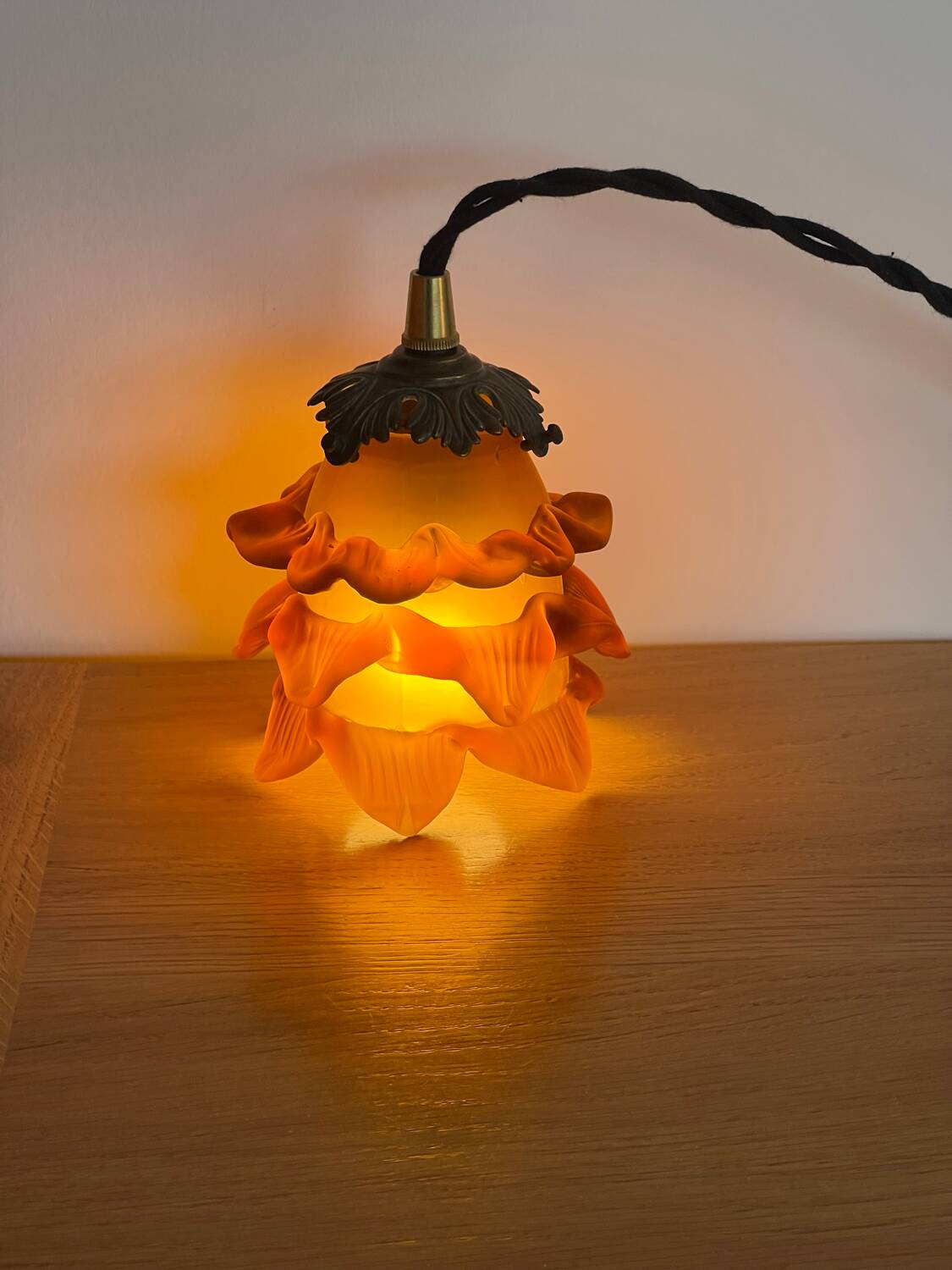 Duo of glass roses on hooks