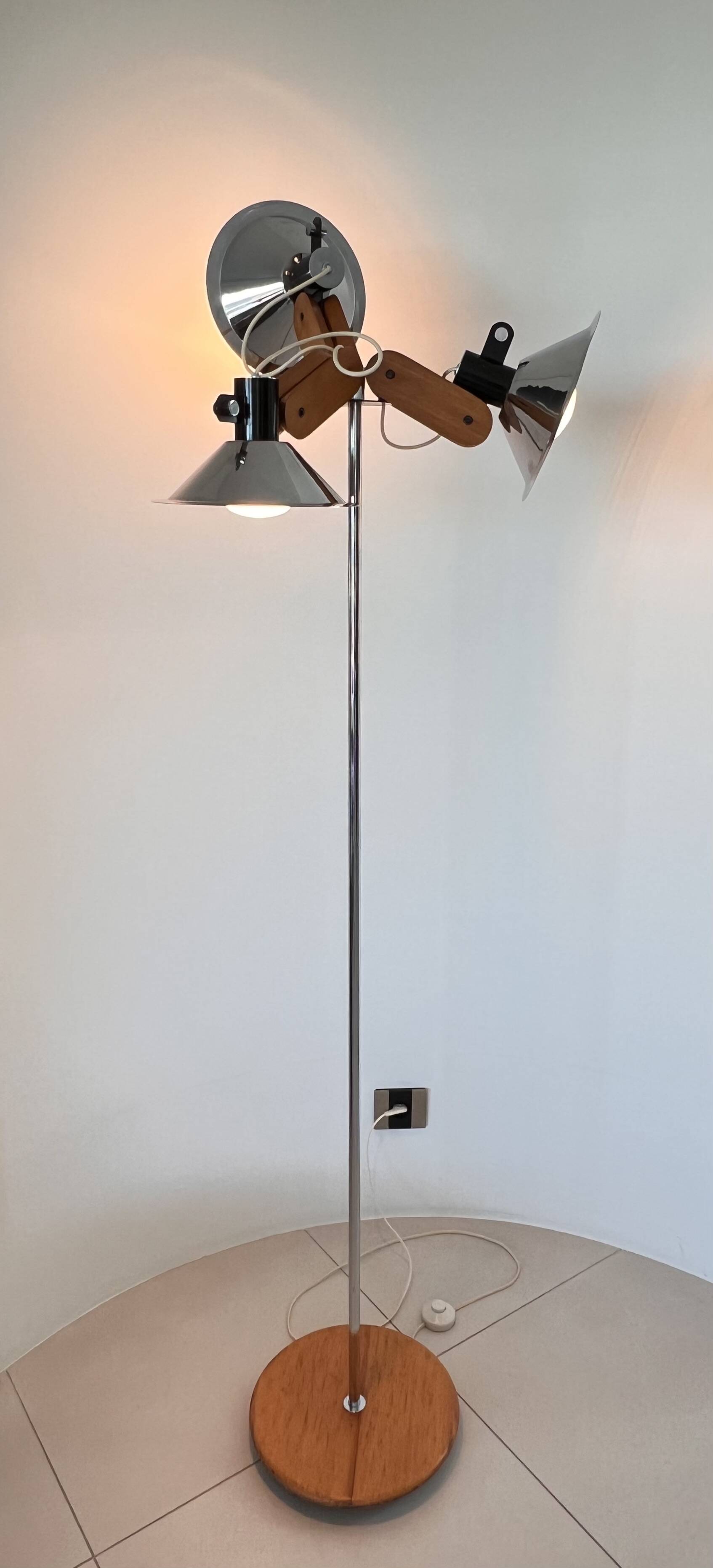 Three-light floor lamp in wood and chrome metal, Spain 1970s.