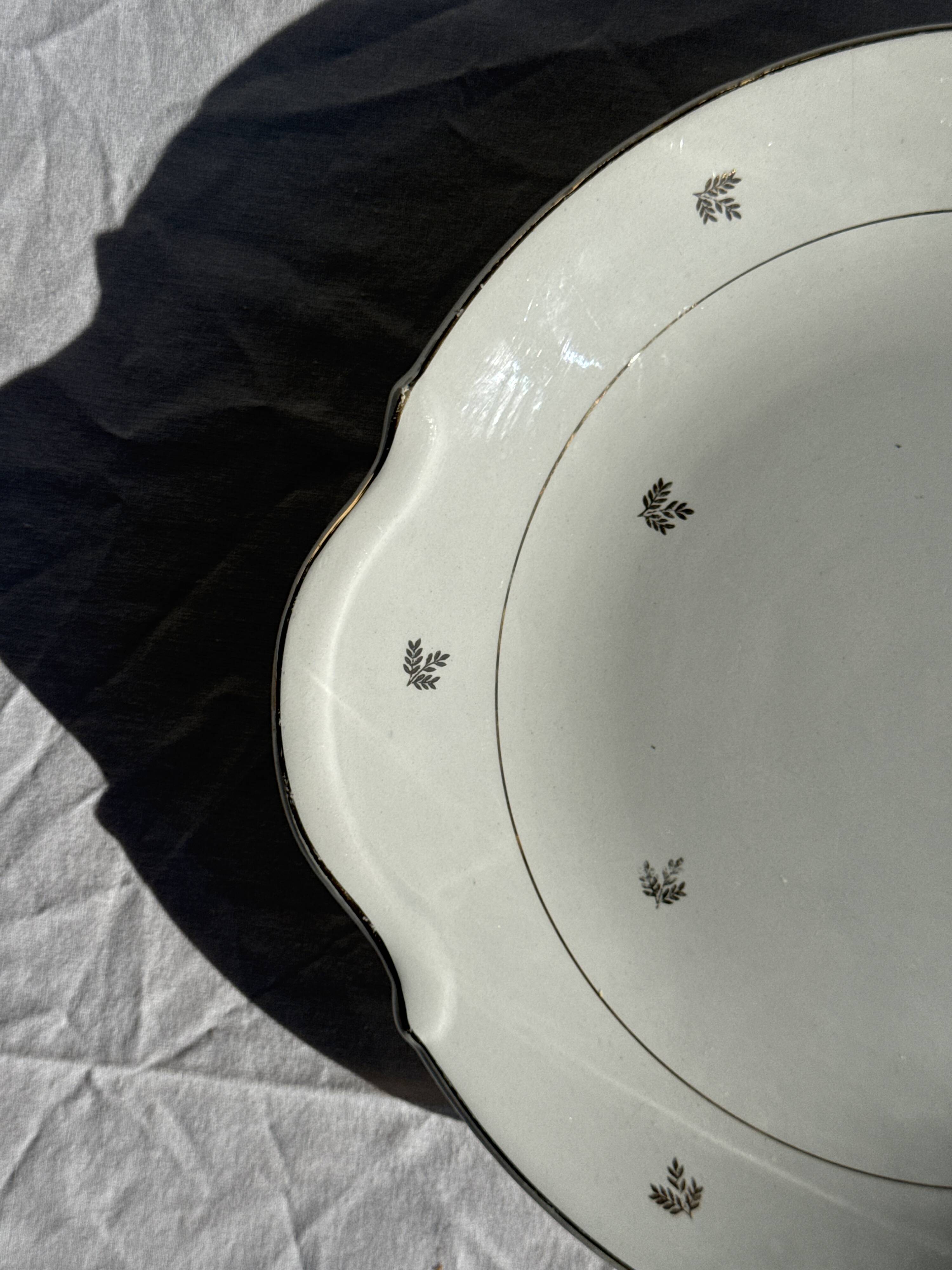 Old pie dish with 2 handles, golden wheat patterns, D28.