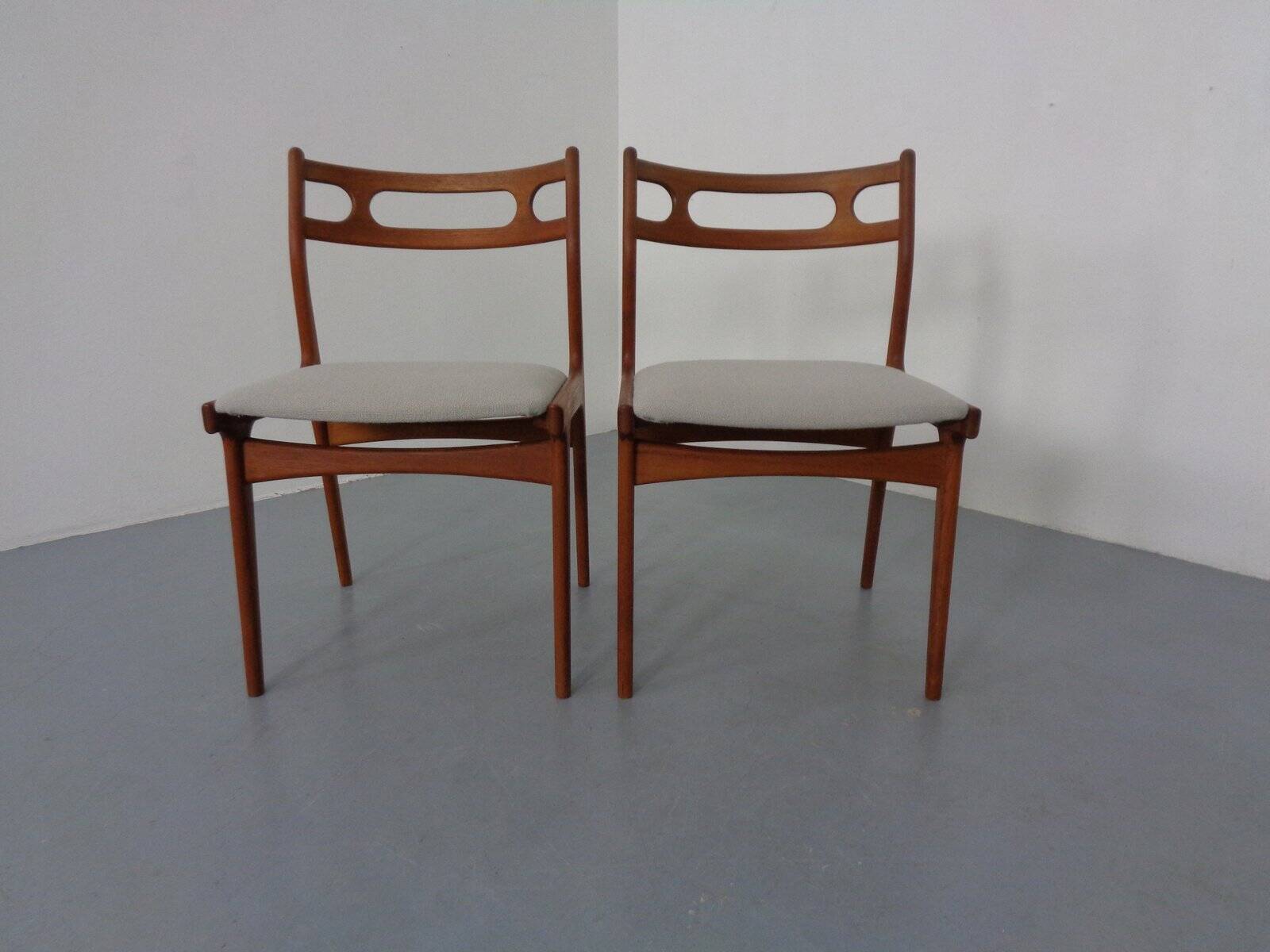 Model 138 Teak & Kvadrat Hallingdal Dining Chairs by Johannes Andersen for Uldum Møbelfabrik, Denmark, 1960s, Set of 2