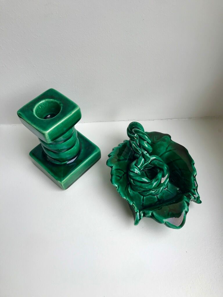 Duo de bougeoirs en céramique barbotine verts années 50