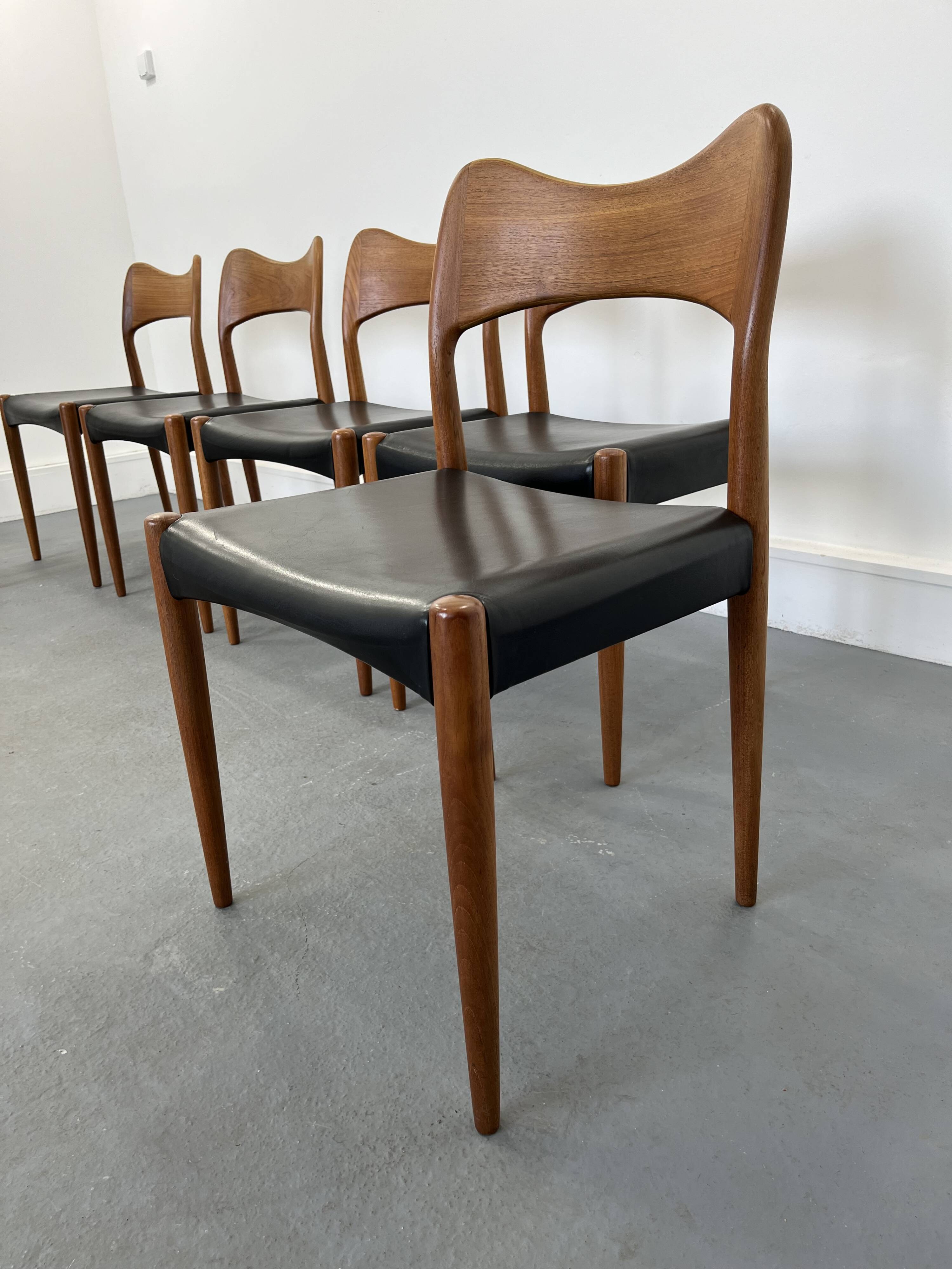 Set of 6 model 71 teak dining chairs by Niels O Møller for JL Møllers 1950s