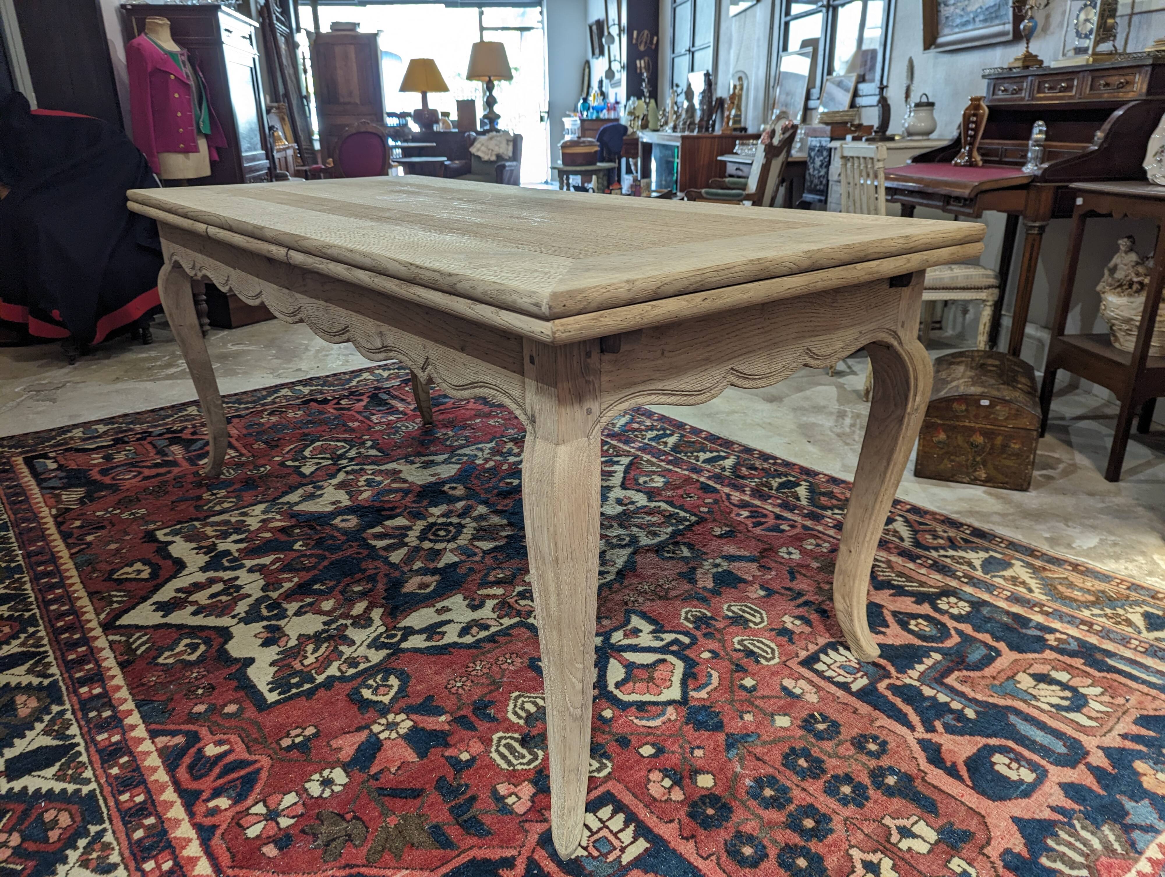 Table de ferme de style louis XV