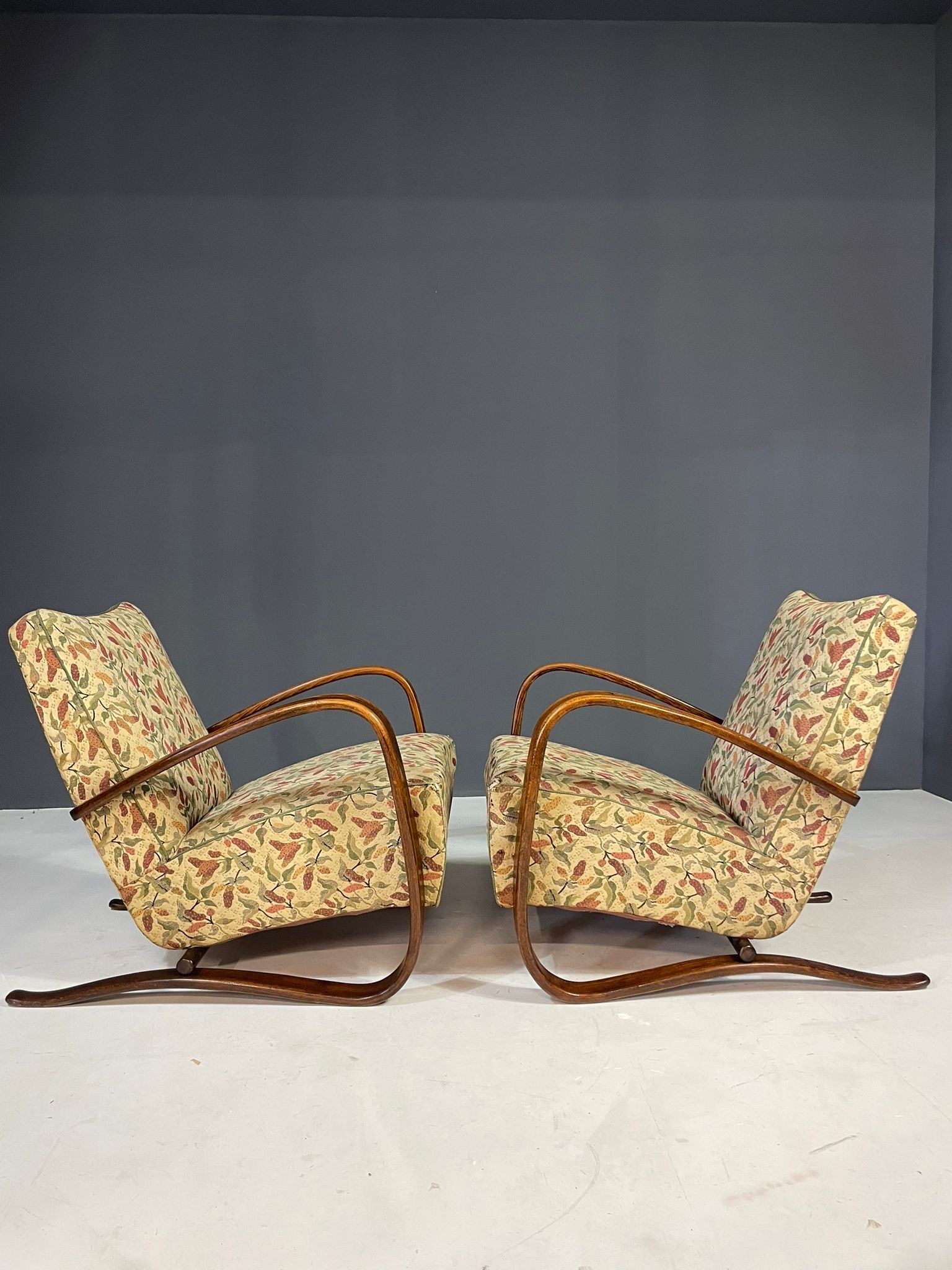 Paire de chaises longues H269 de Jindřich Halabala, années 1930