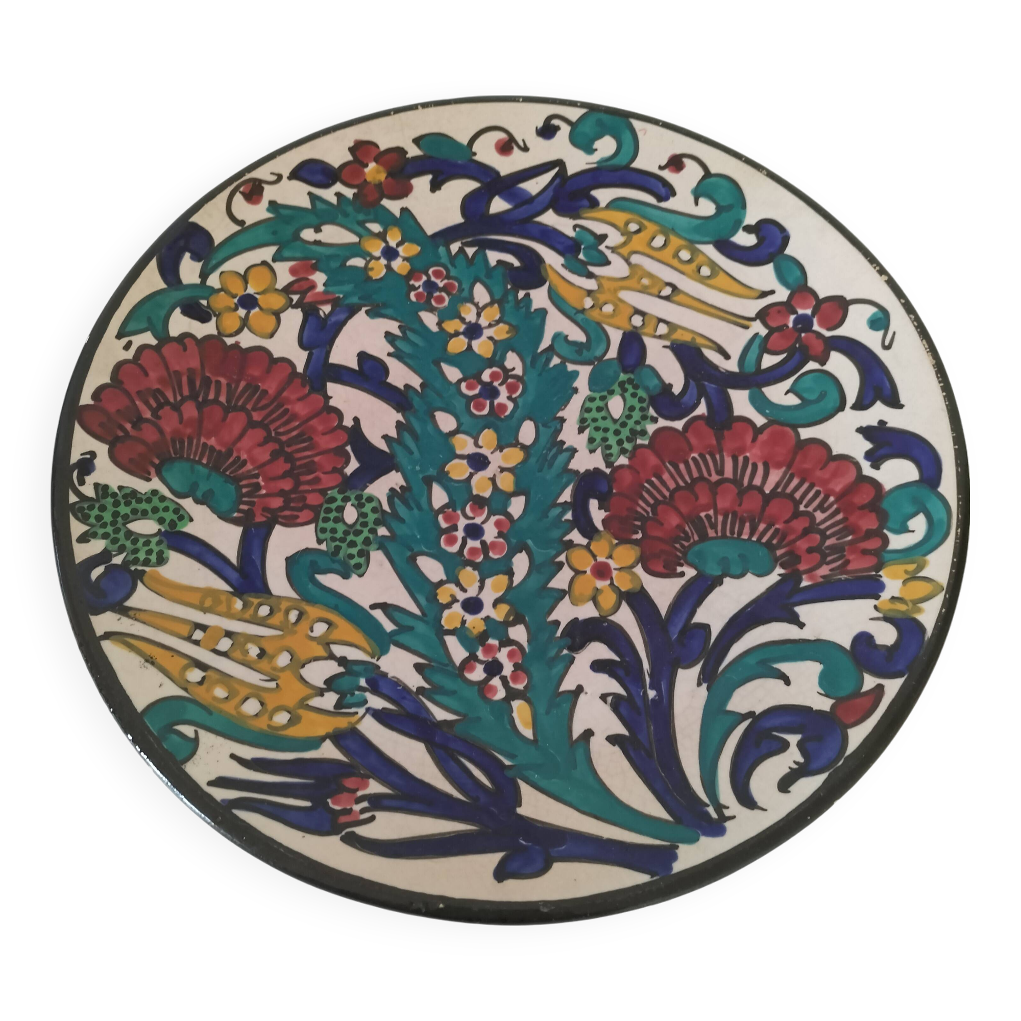 Decorated ceramic plate