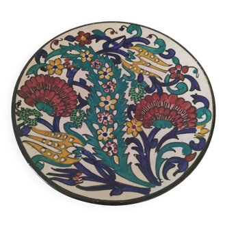 Assiette en céramique décorée