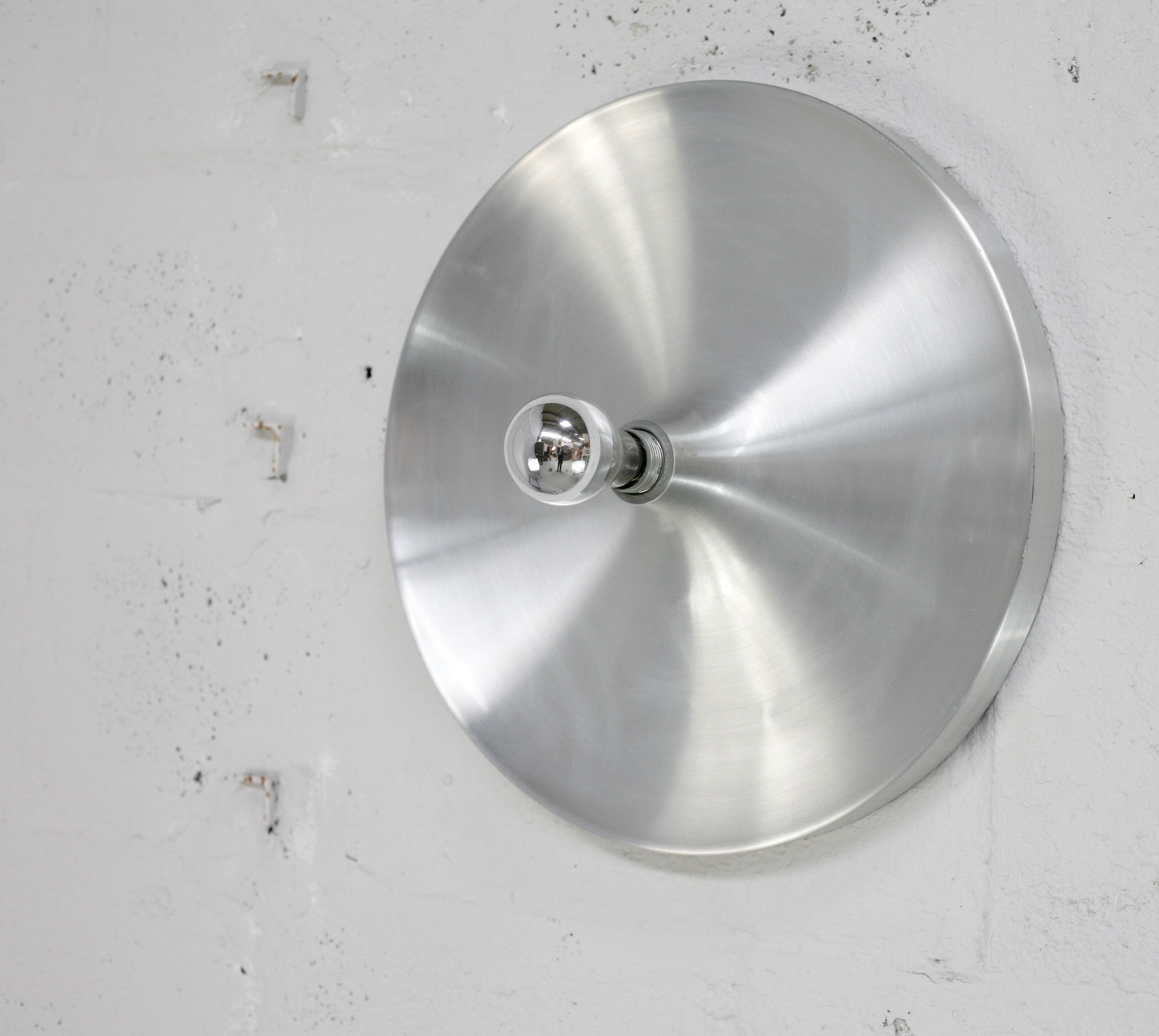 “Space age” wall lamp in aluminum. Circa 1970