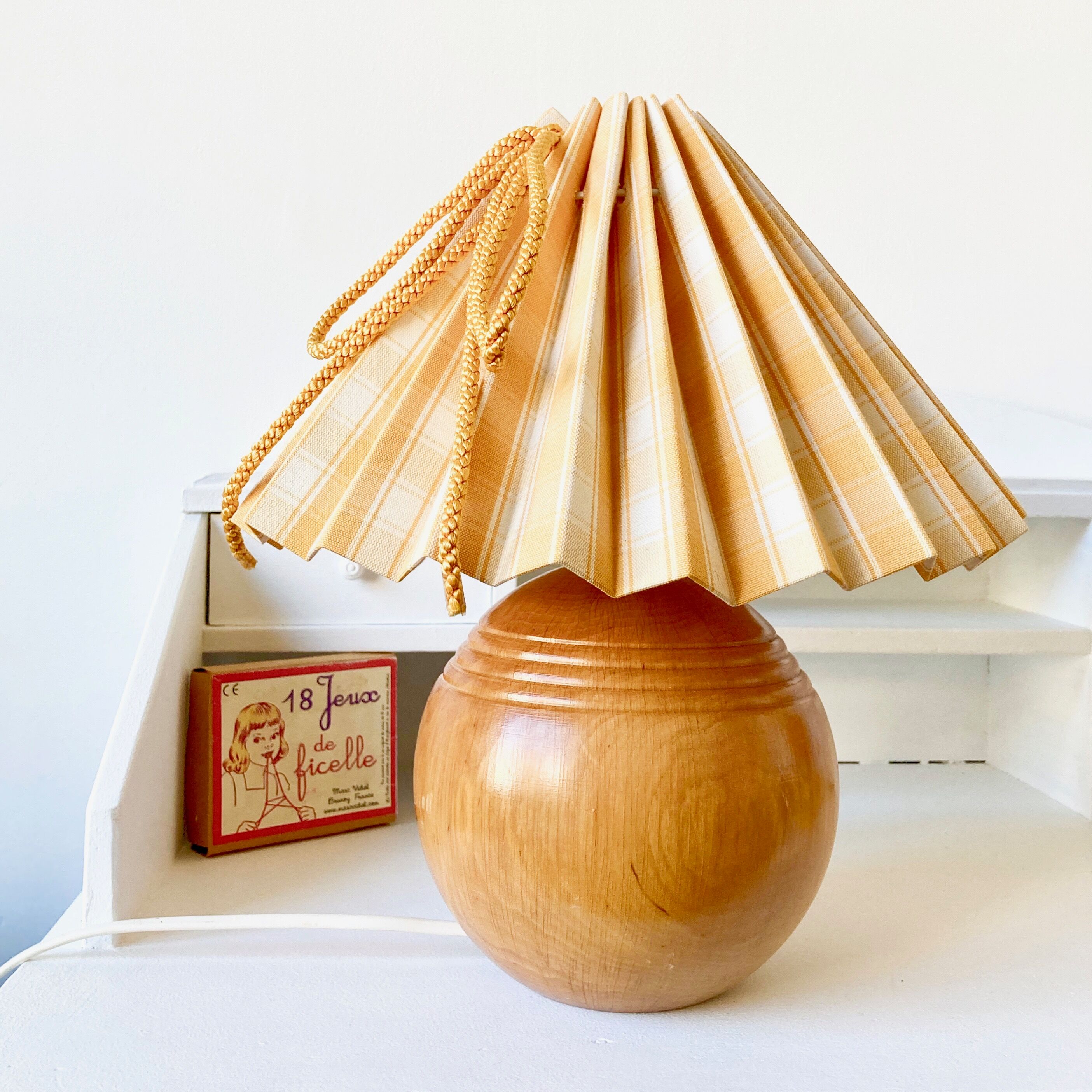 Folded wood ball lamp