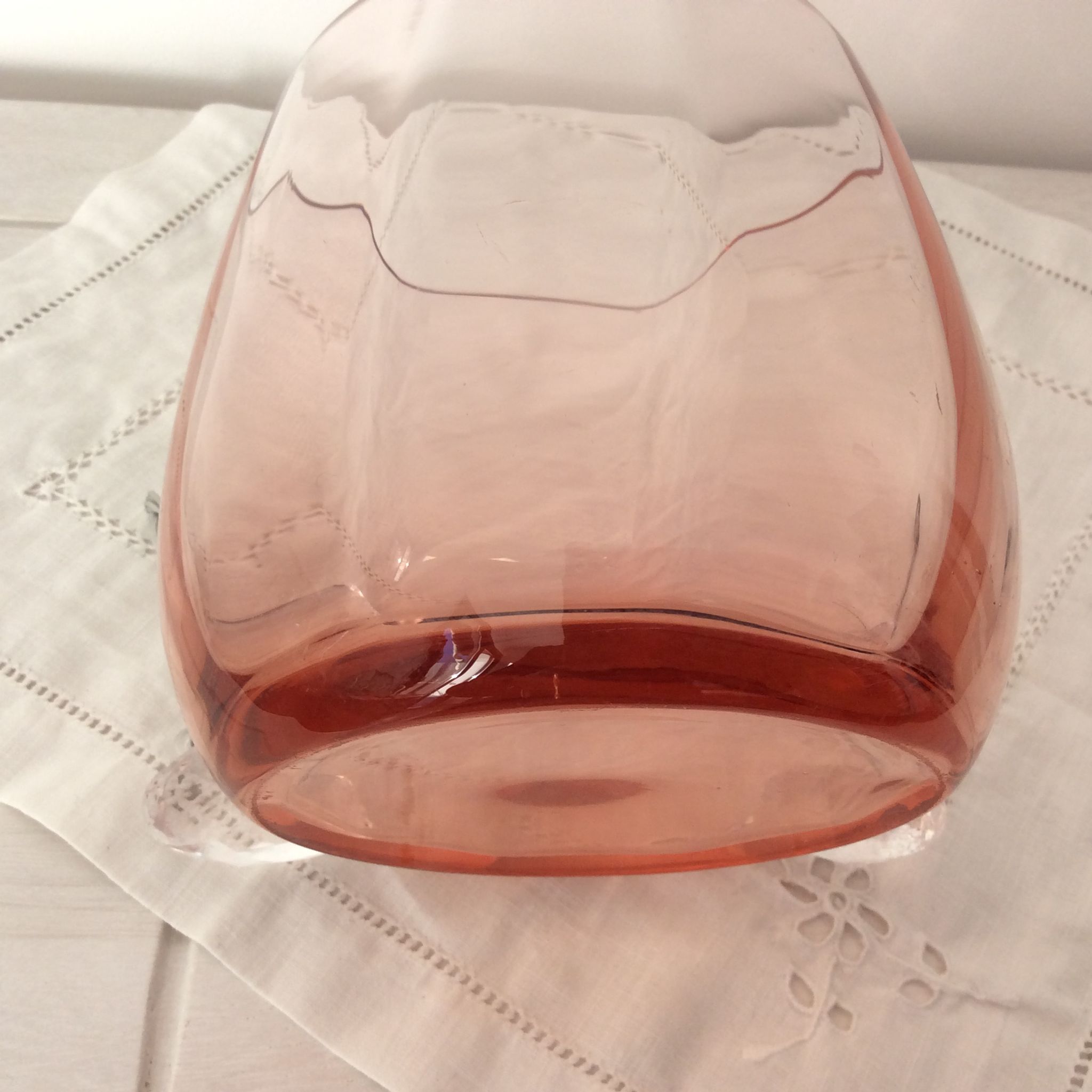 Vase arrondi verre rose saumon - vintage
