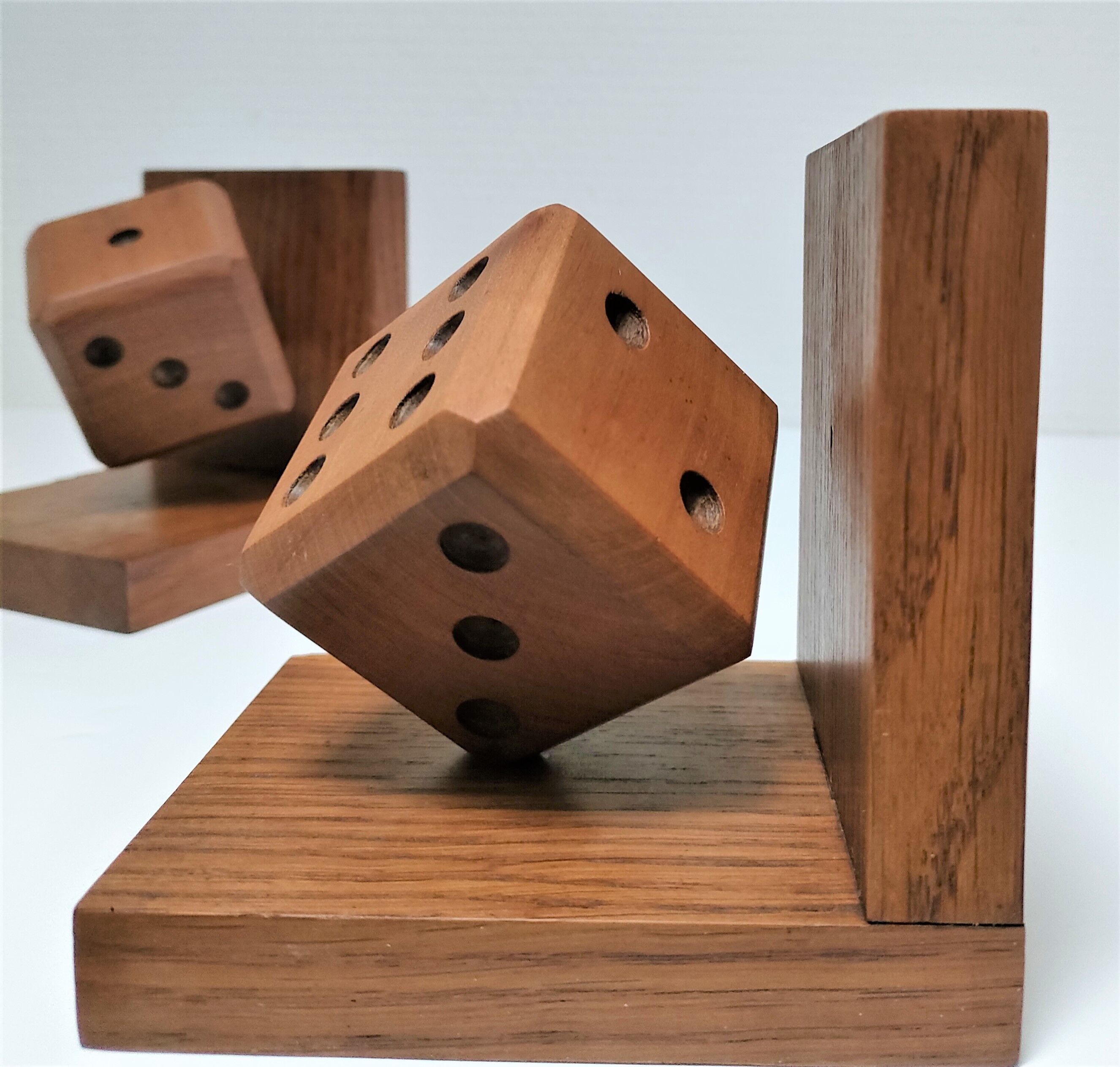 Pair of bookends style Art Deco oak decoration dice
