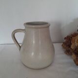 Stoneware jug with ance