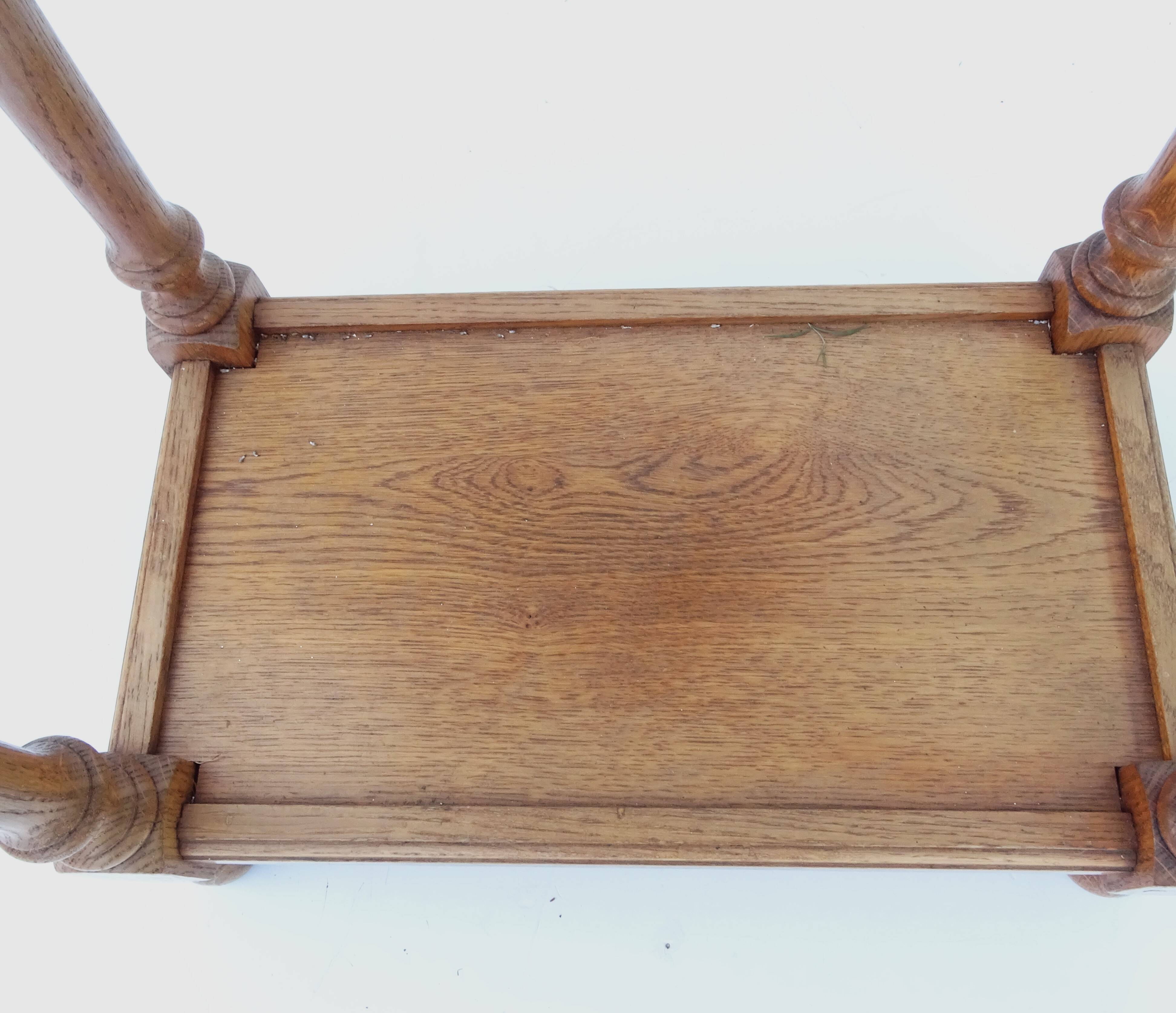 Console ou table d'appoint en bois massir teinté chêne clair