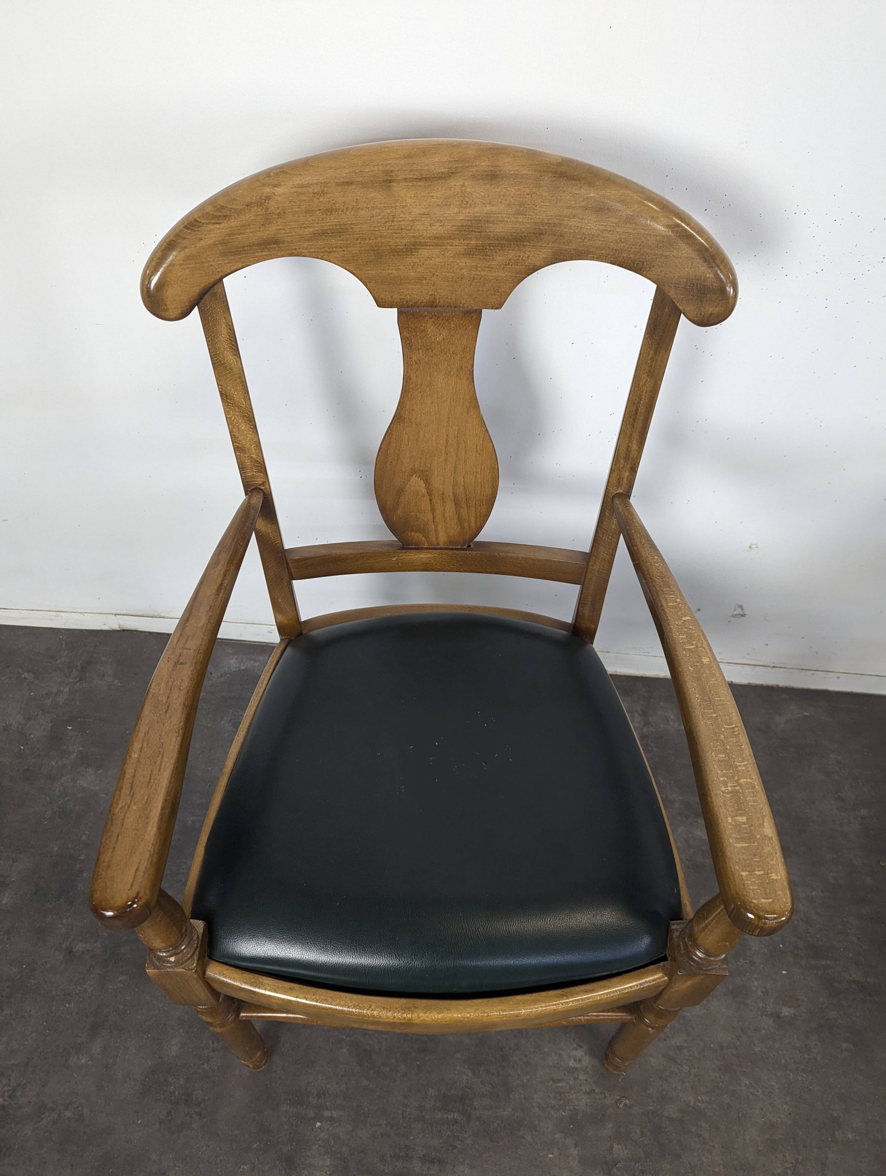 Serie de 4 fauteuils de style directoire à dossier en palmette