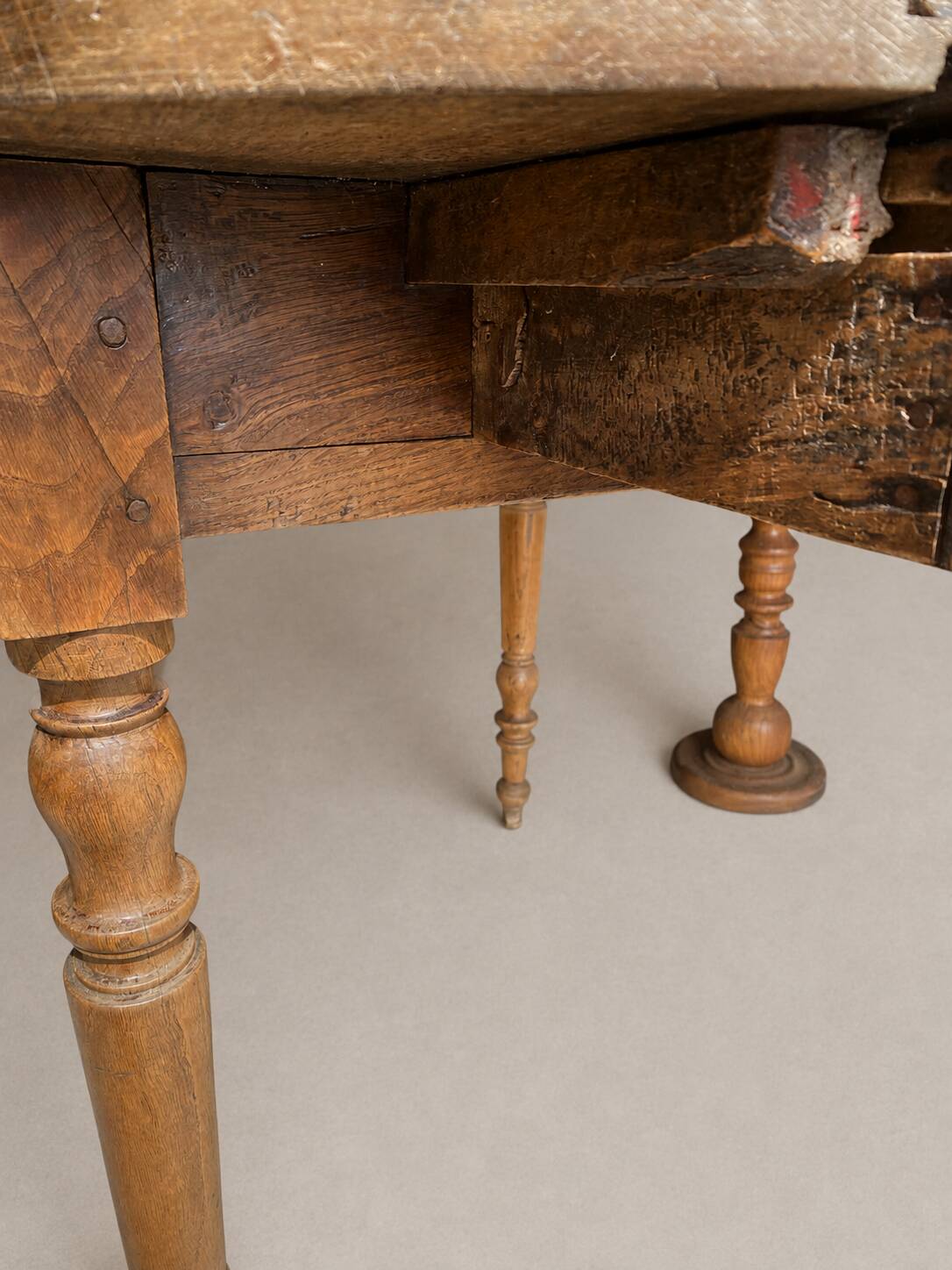 Oval farmhouse table