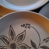 6 stoneware dinner plates with floral decoration — 1970s
