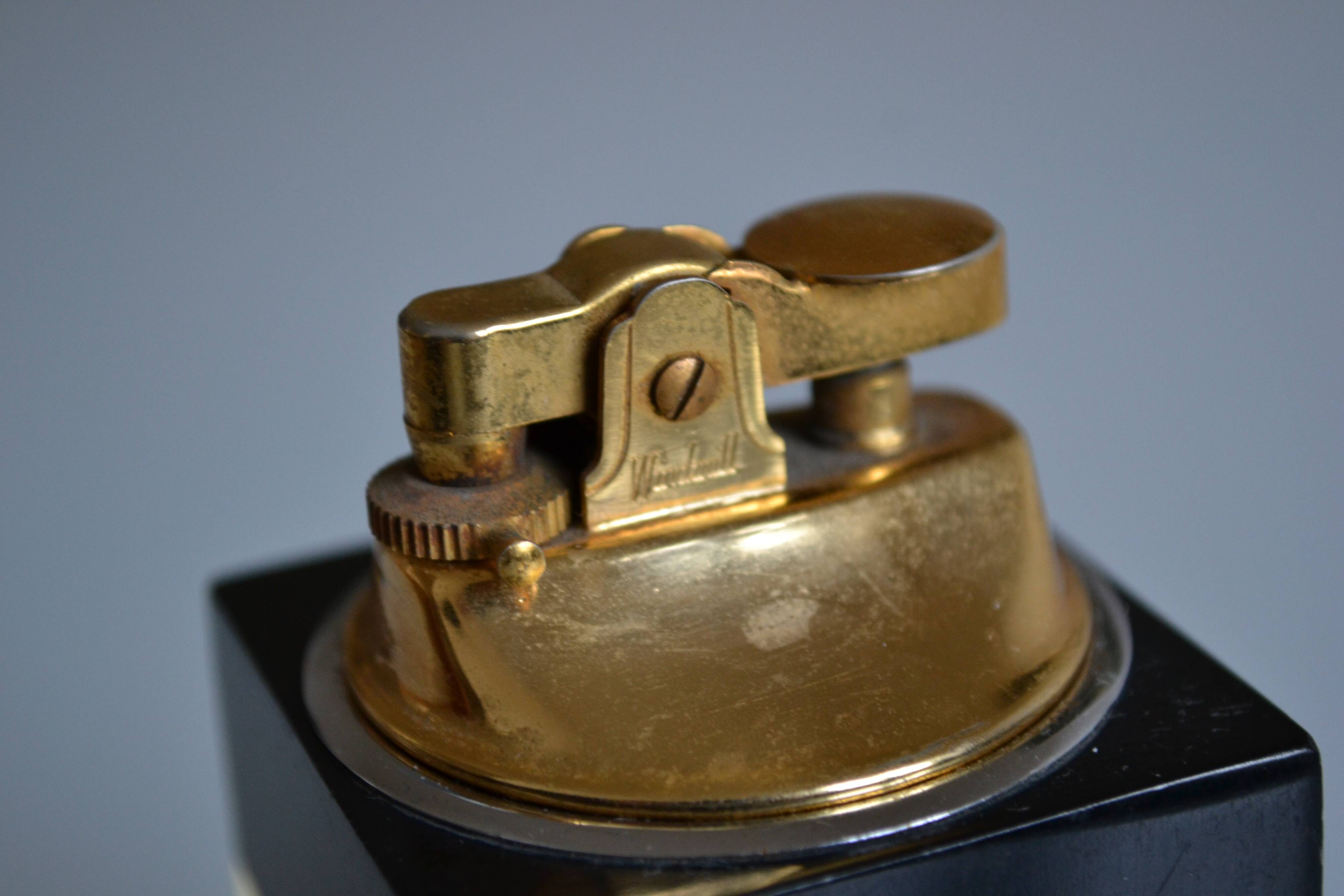 1970 Table lighter with pearl oyster in resin inclusion