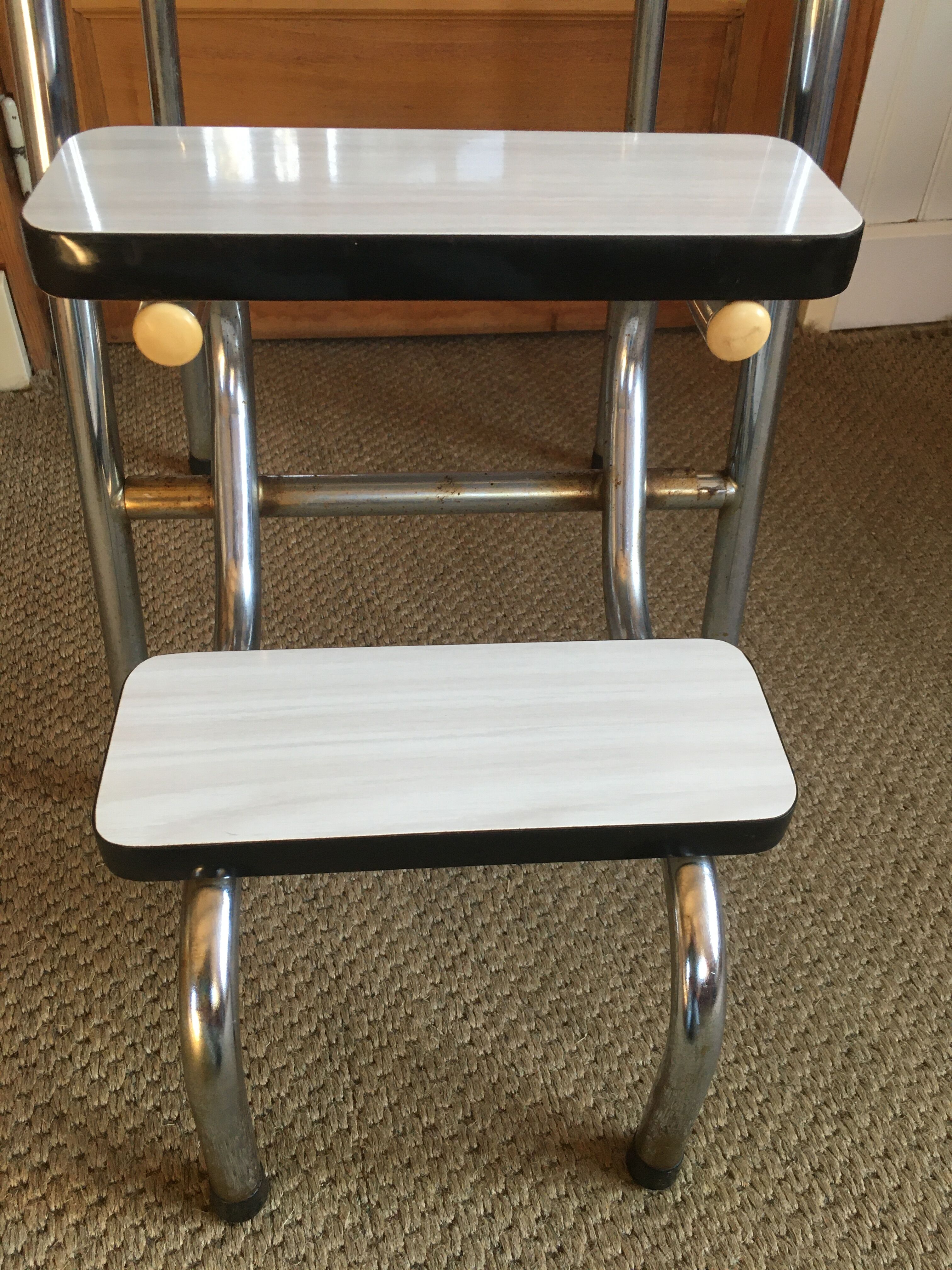 Formica Tabouret