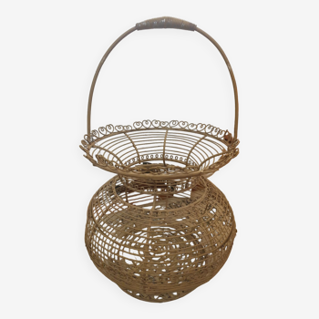 Metal egg basket