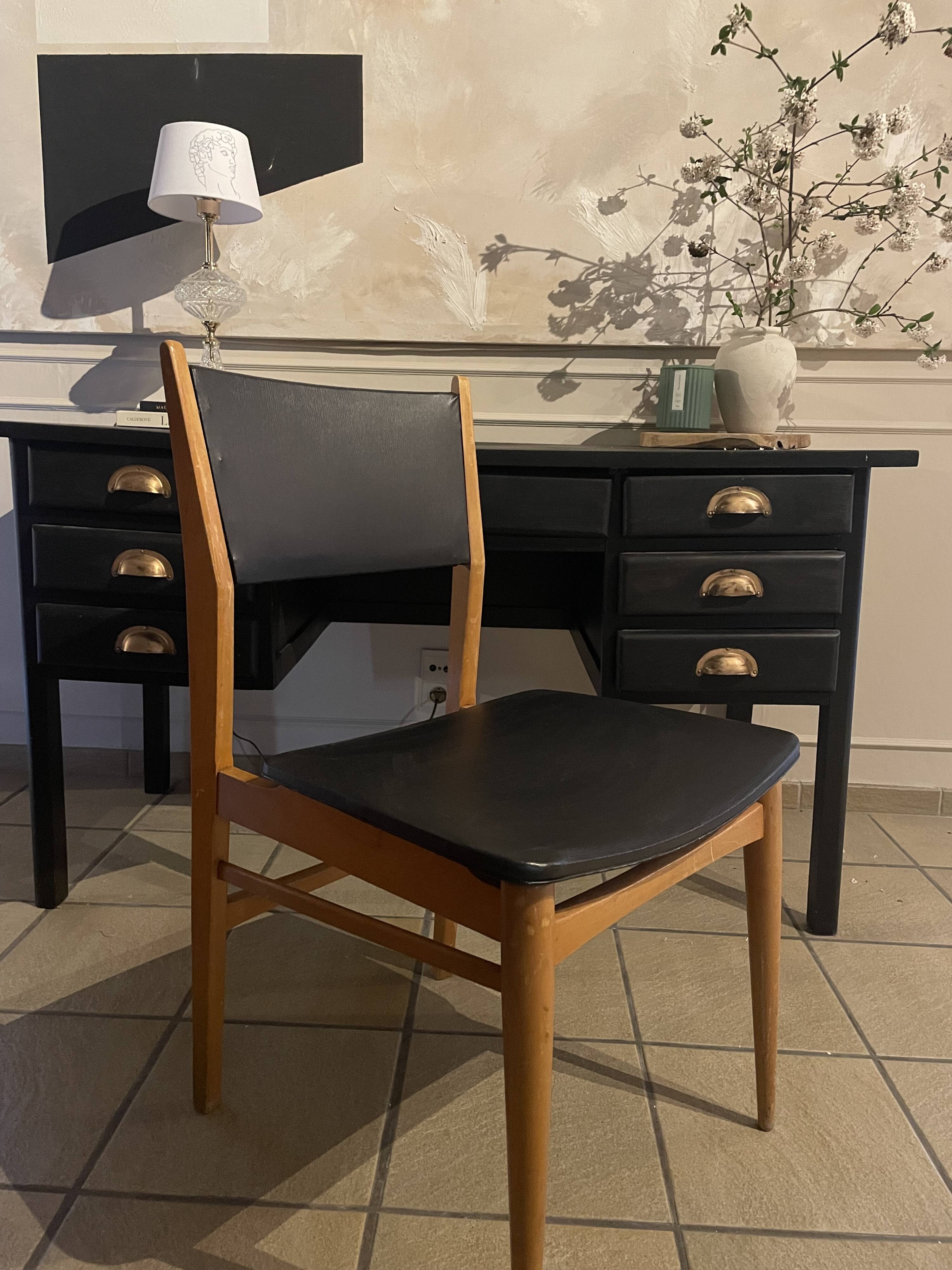 Chaise vintage Mid Century  assise noire