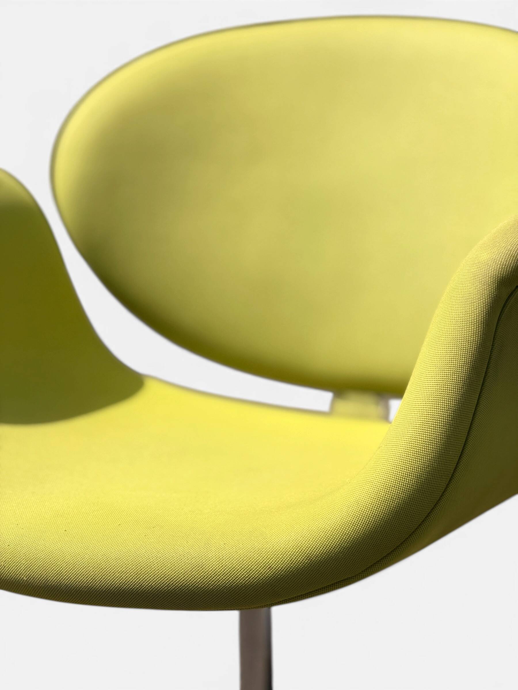 Fauteuil Little Tulip Pierre Paulin Artifort en tissu vert