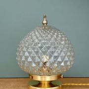 Lampe à poser globe vintage en verre moulé pointes de diamant