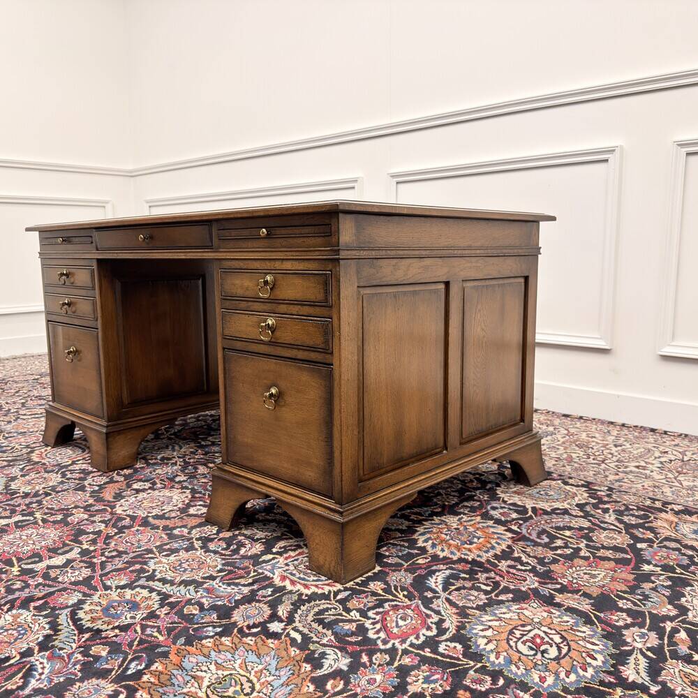 Bureau Chesterfield RAC Classic English