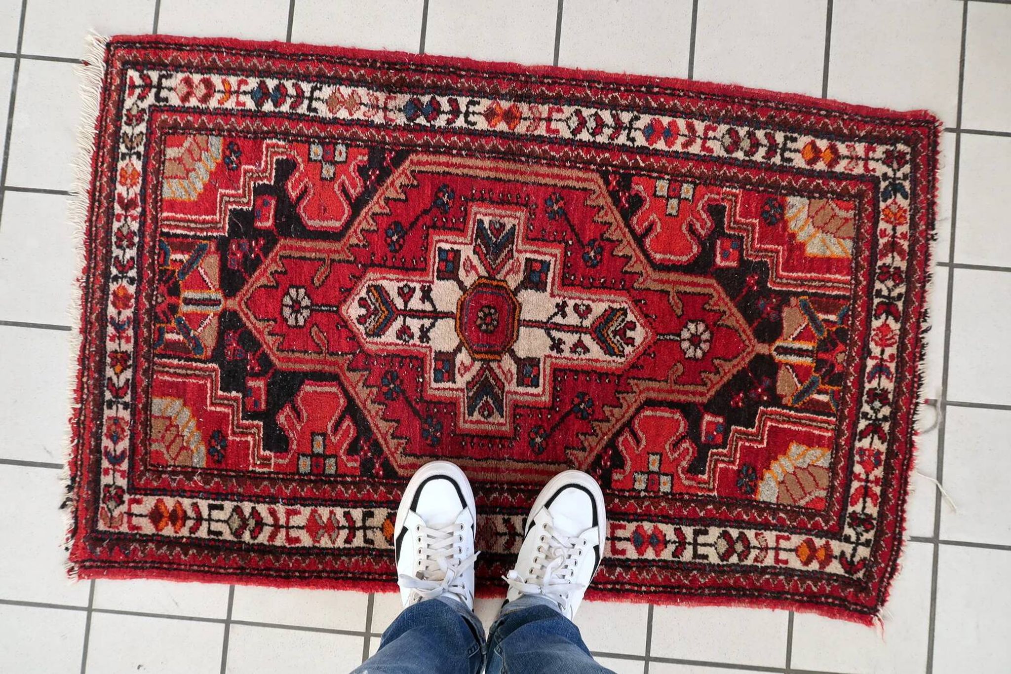Antique 1920s Persian Hamadan rug 77cm x 121cm