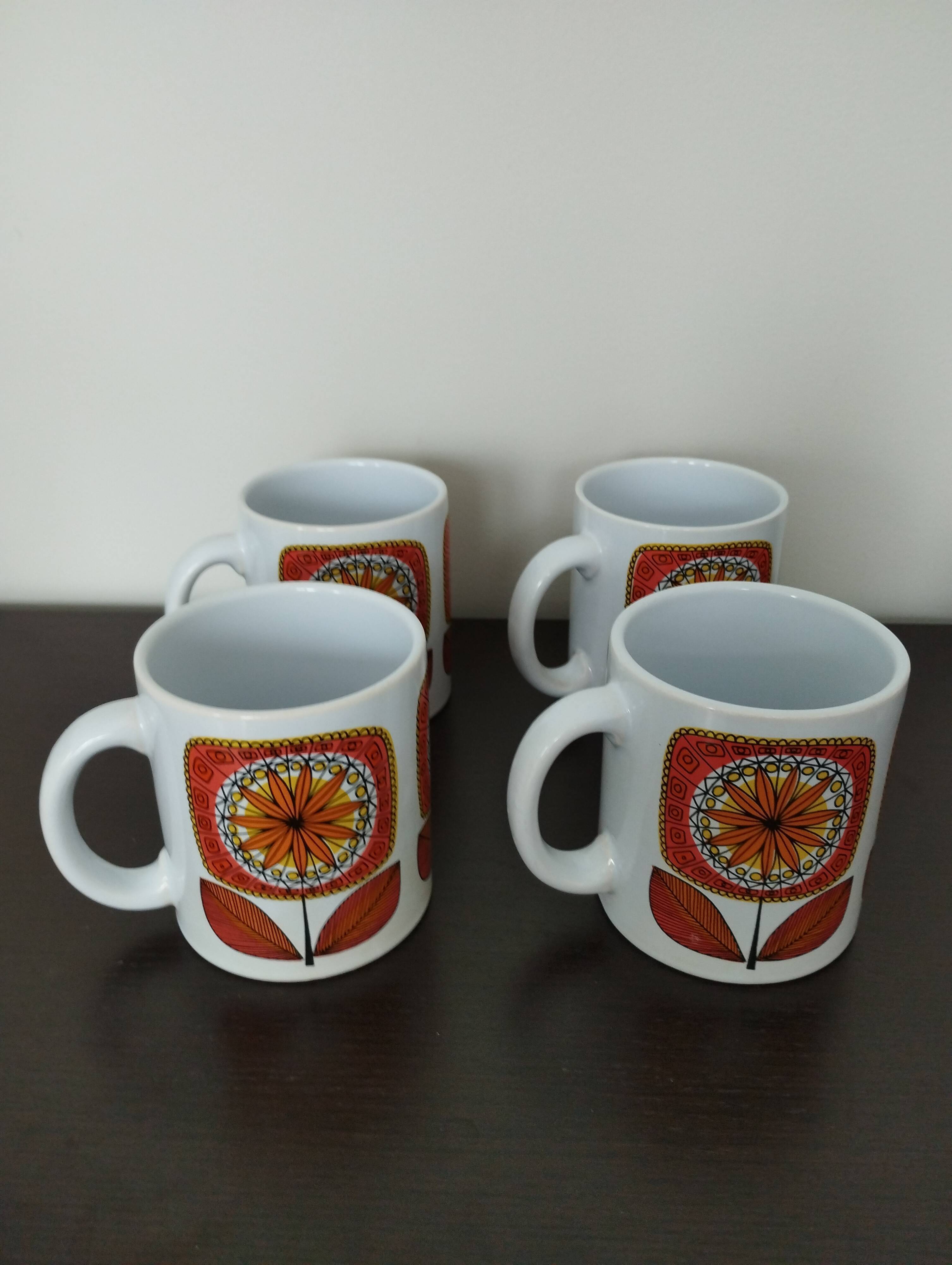4 vintage mugs
