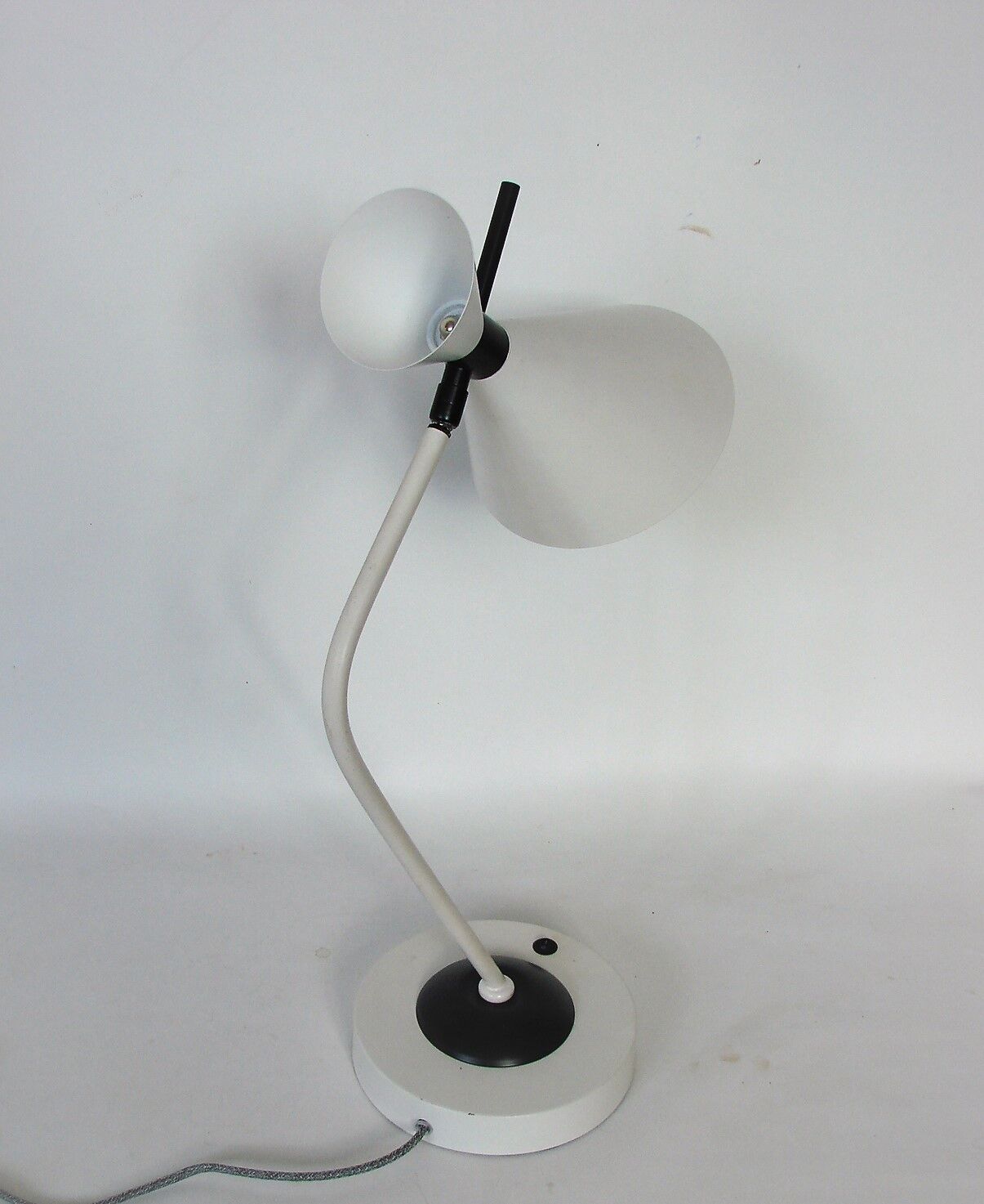 Desk lamp