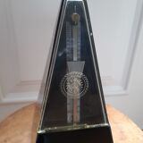 Ancien métronome en bakélite de la RDA