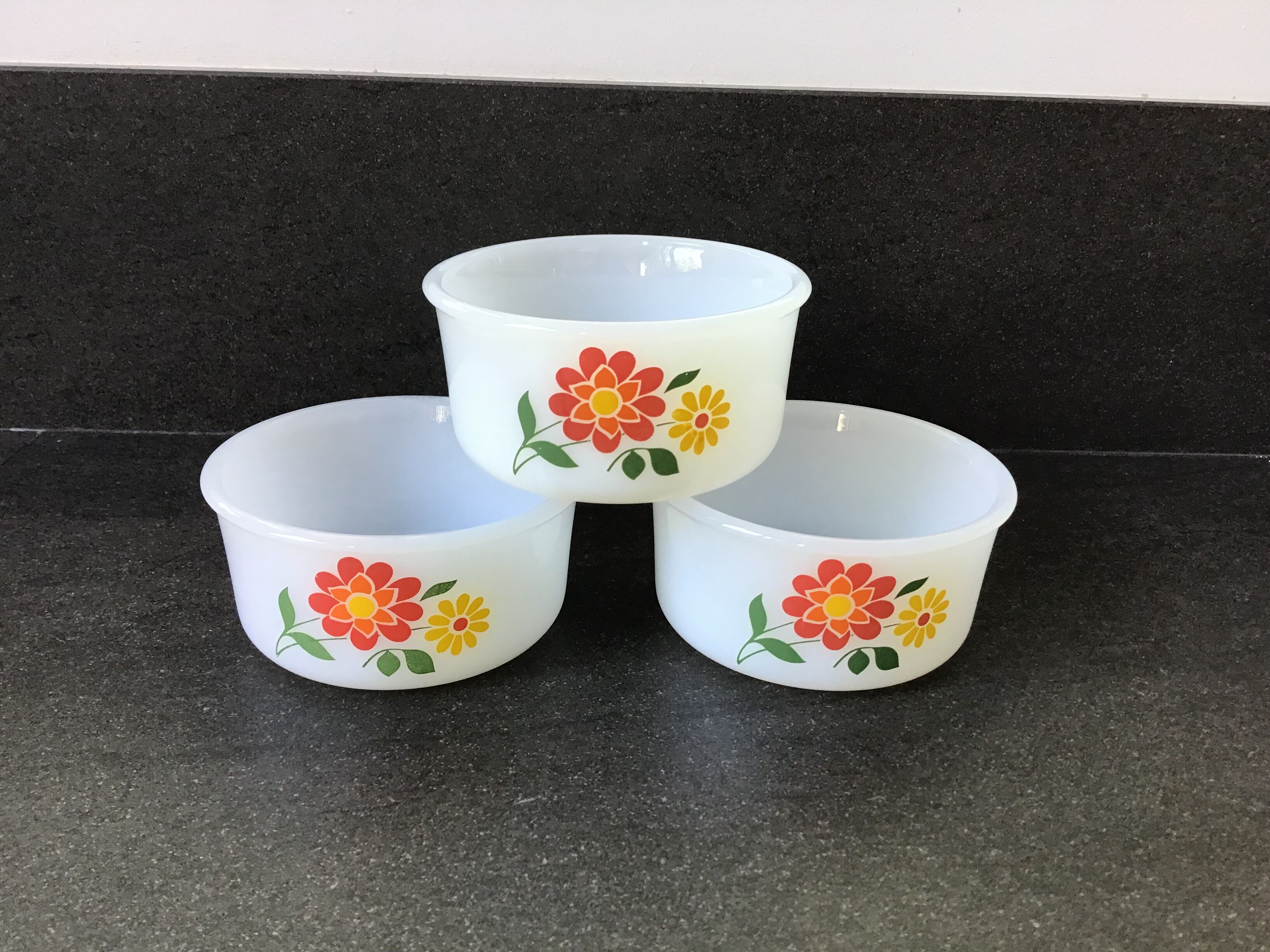 Set of 3 Arcopal ramekins, vintage décor red, orange, yellow flowers