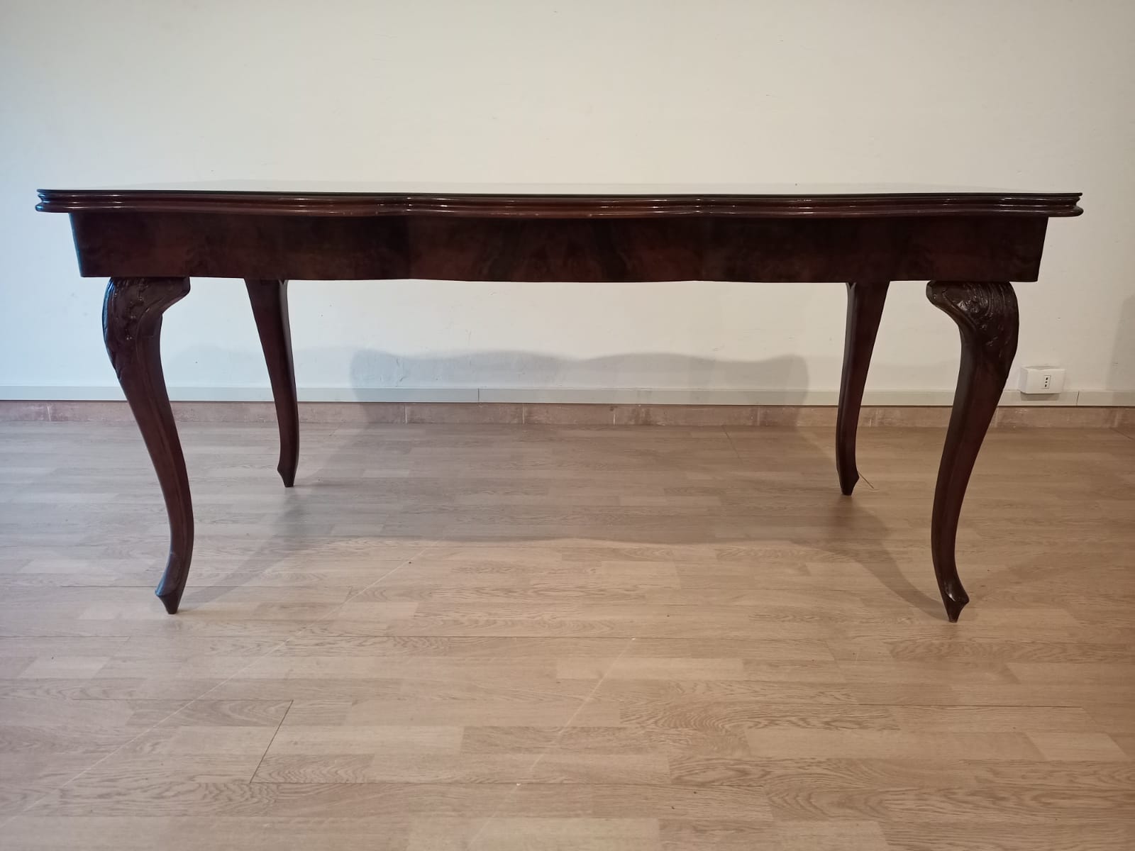 Chippendale mahogany table XXth with walnut piano in smoked tempered glass