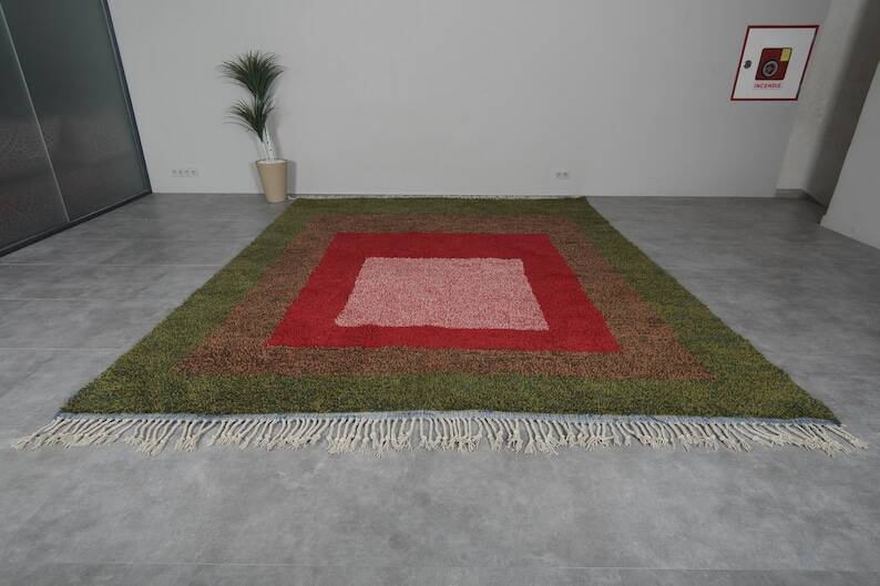 Authentic handwoven natural wool rug, size 200/300 cm.