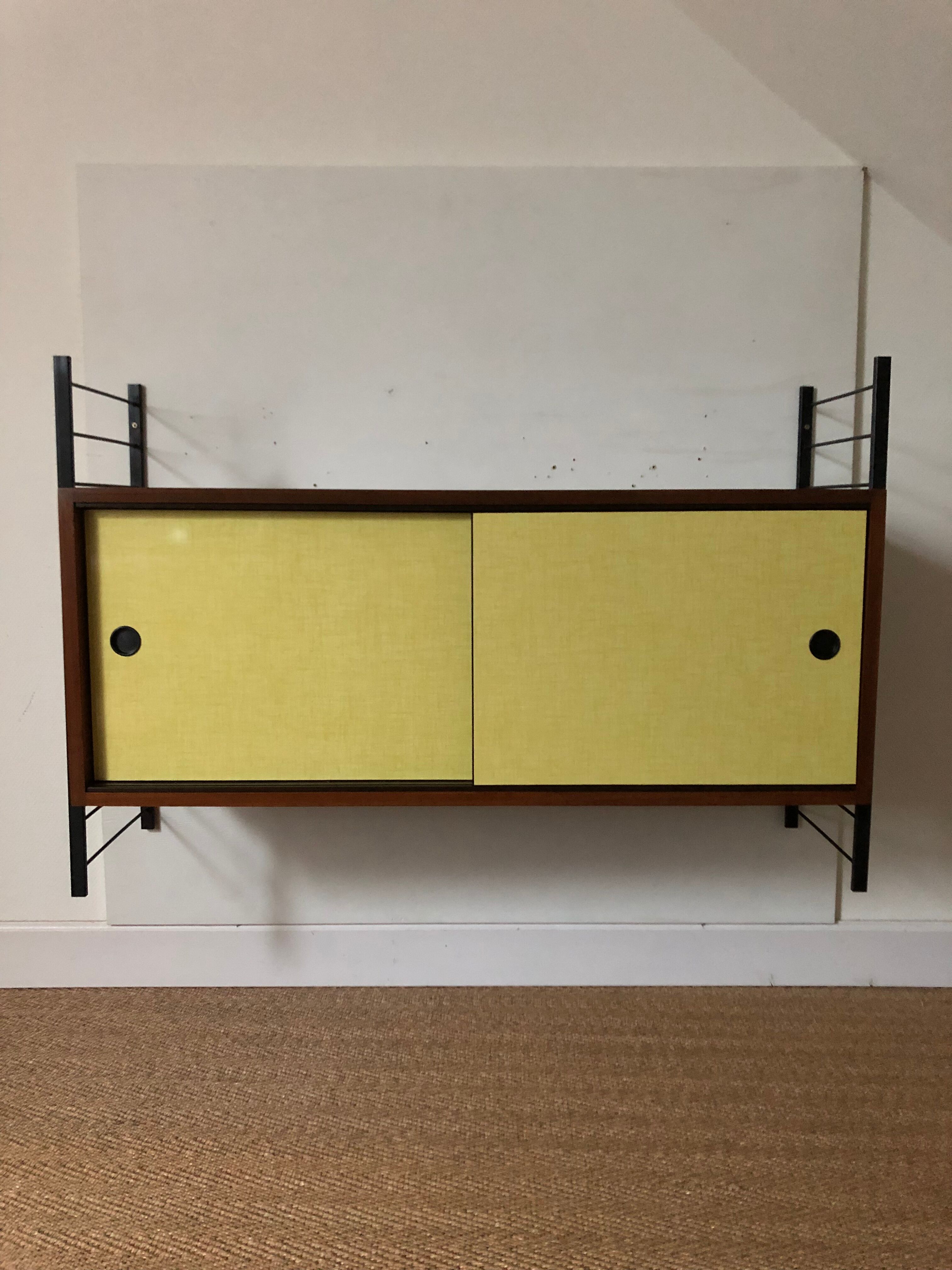 Wall-mounted sideboard