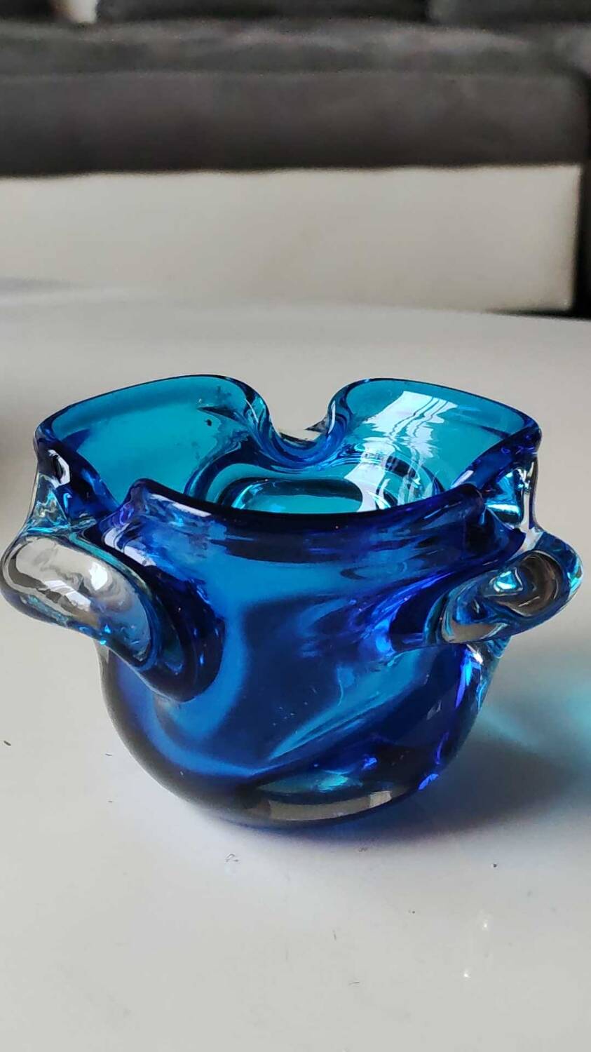 Empty pocket/Corolla shaped ashtray, in Murano style blown art glass, turquoise blue