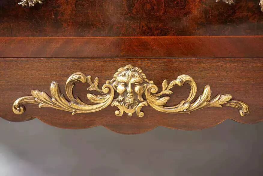 Antique chest of drawers in mahogany, Amboyna burl, red marble and bronze