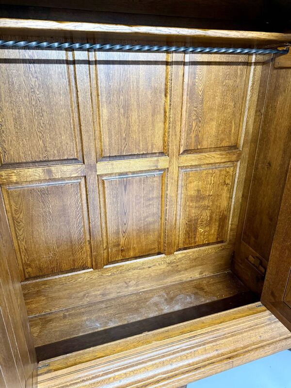 Armoire en bois massif de Francfort forme géométrique vintage penderie