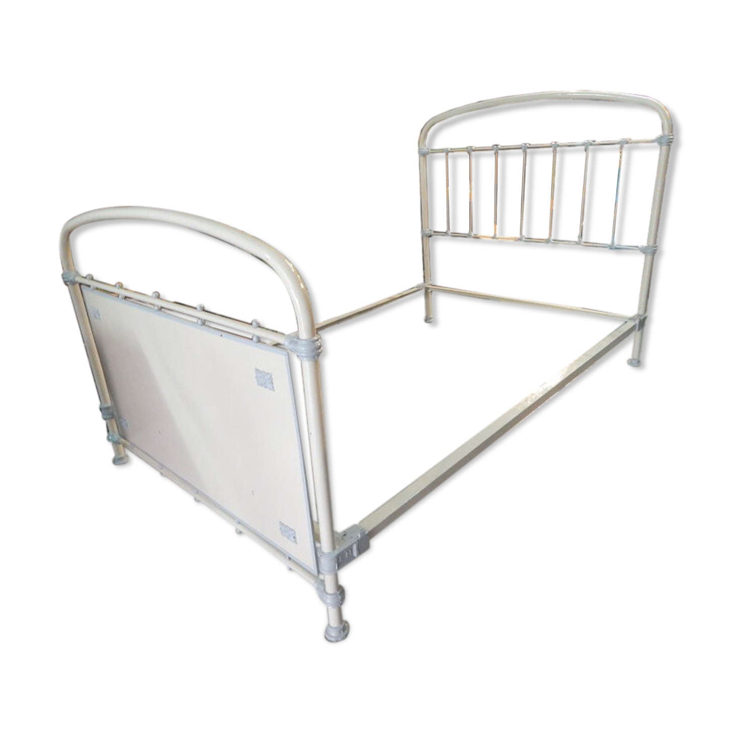 Old painted metal bed 120x190cm