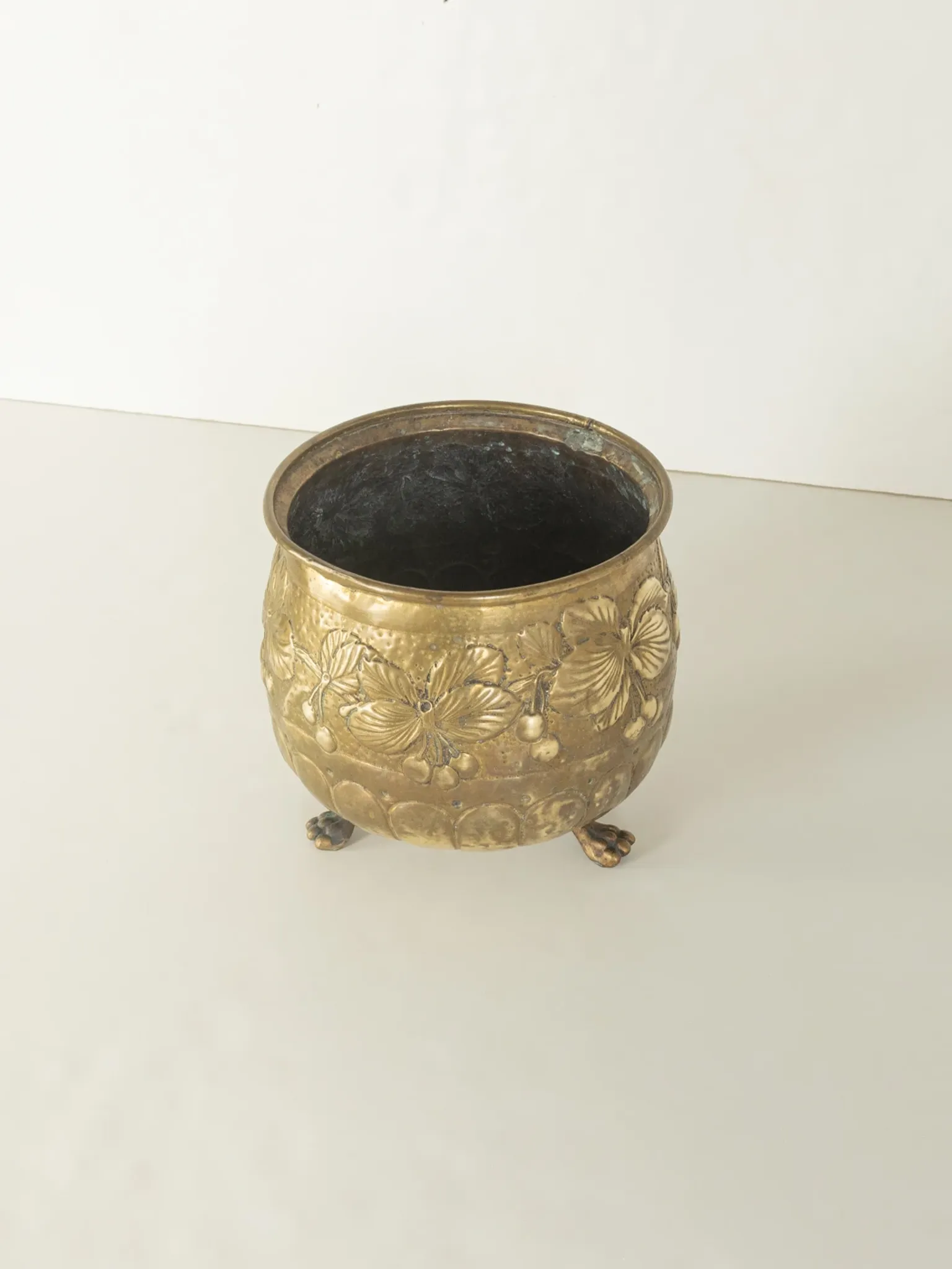 Victorian vessel with relief, around 1860