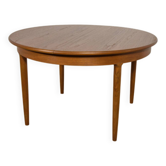 Mid-Century Round Teak Extendable Dining Table, United Knigdom, 1960s