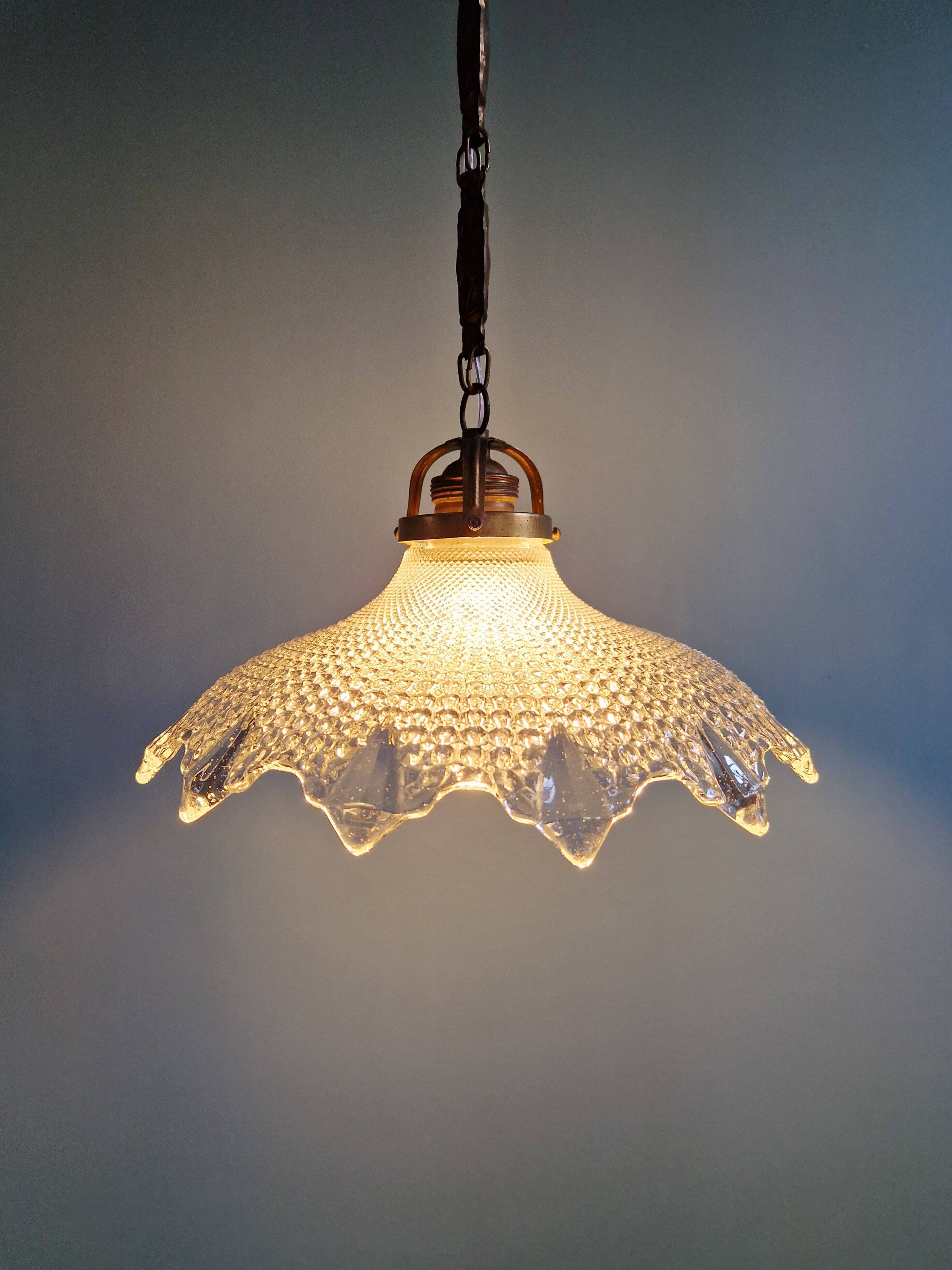 Suspension art déco en verre transparent festonné, années 1920-30