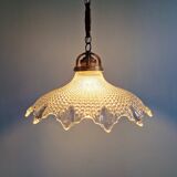 Suspension art déco en verre transparent festonné, années 1920-30