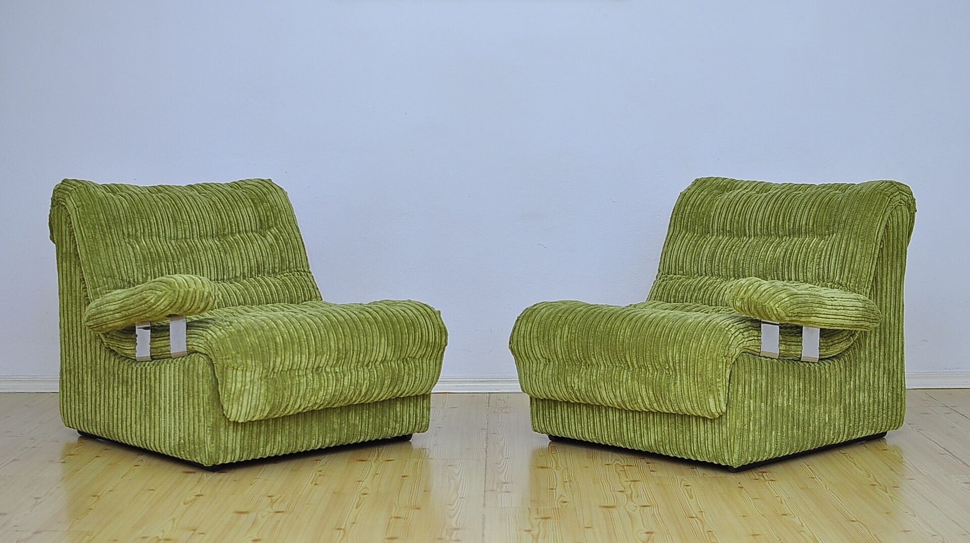 Mid-century two-seater modular sofa from the 1970s.