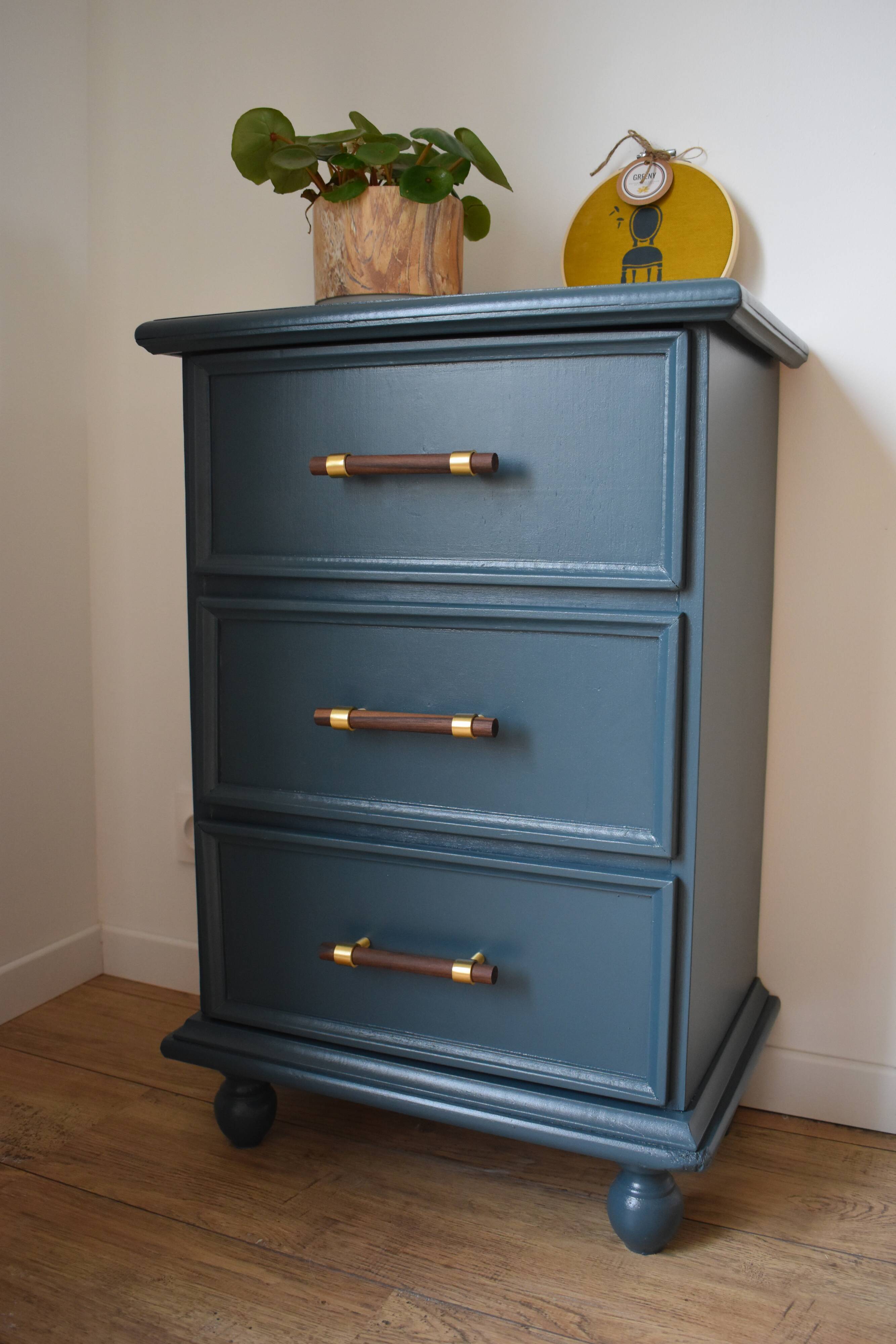 Chest of drawers three drawers