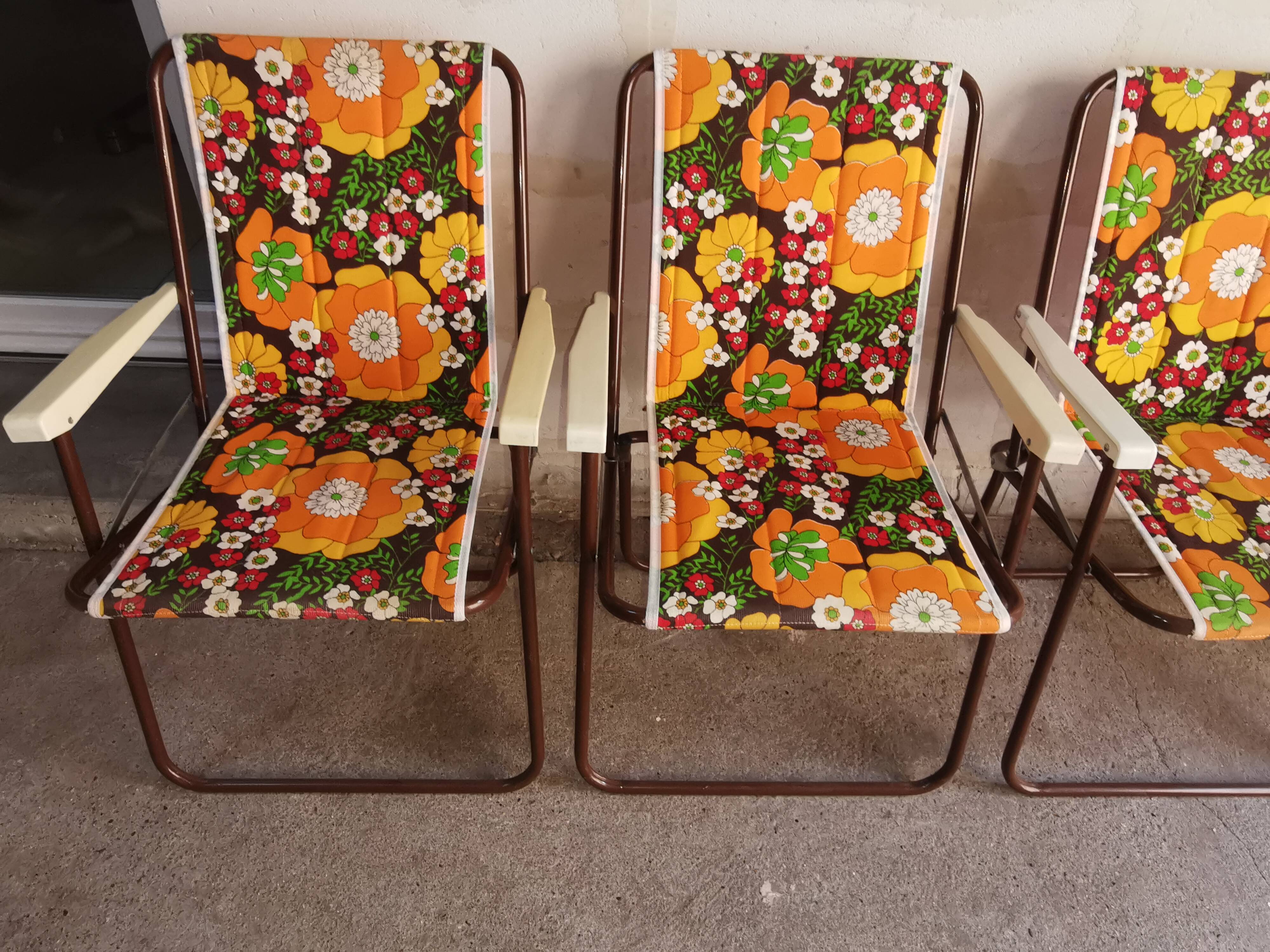 set of 4 beautiful vintage 70's Orange flower camping chairs. folding folding