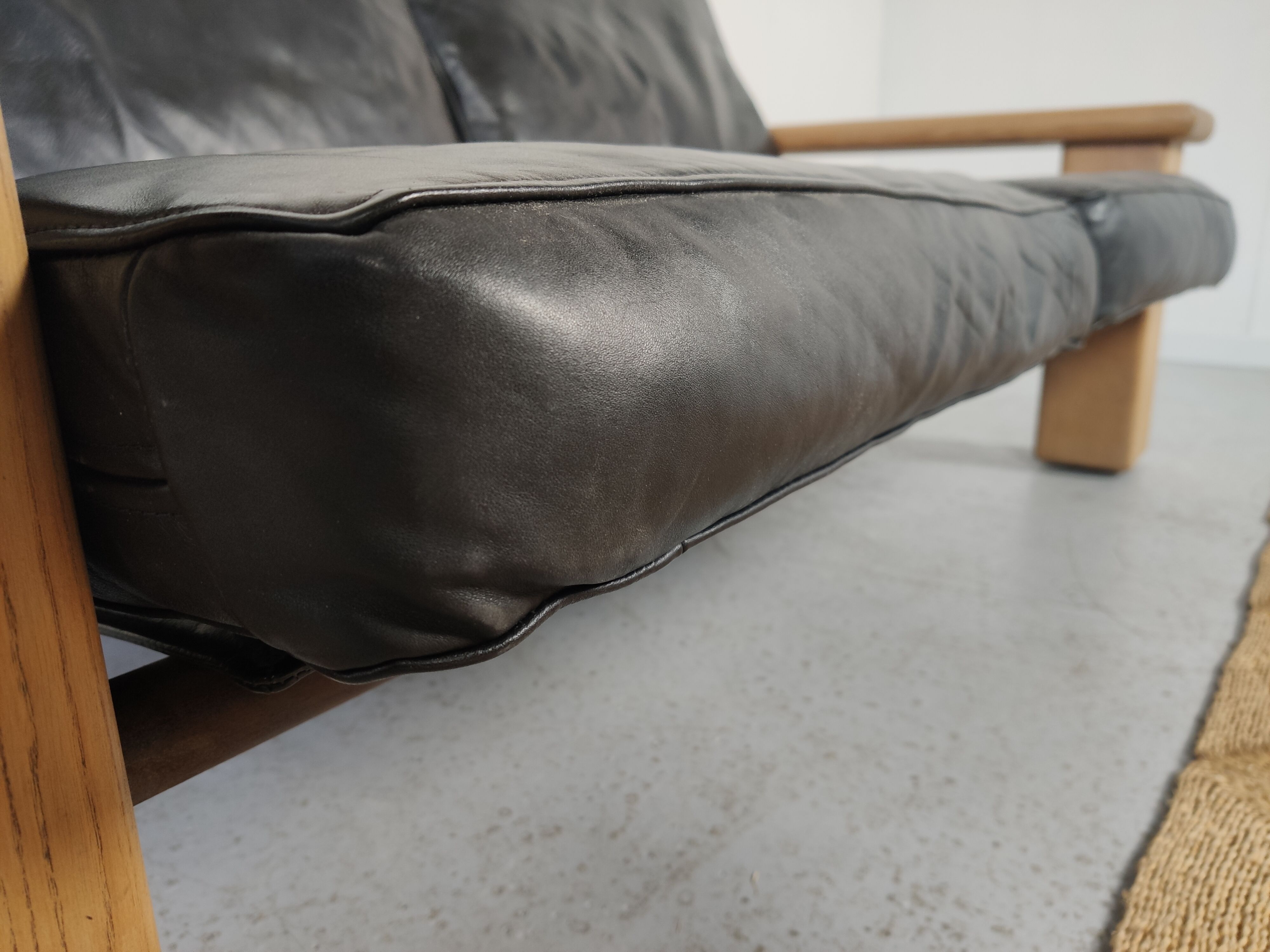 Walter Knoll leather sofa in leather and light oak, 1980