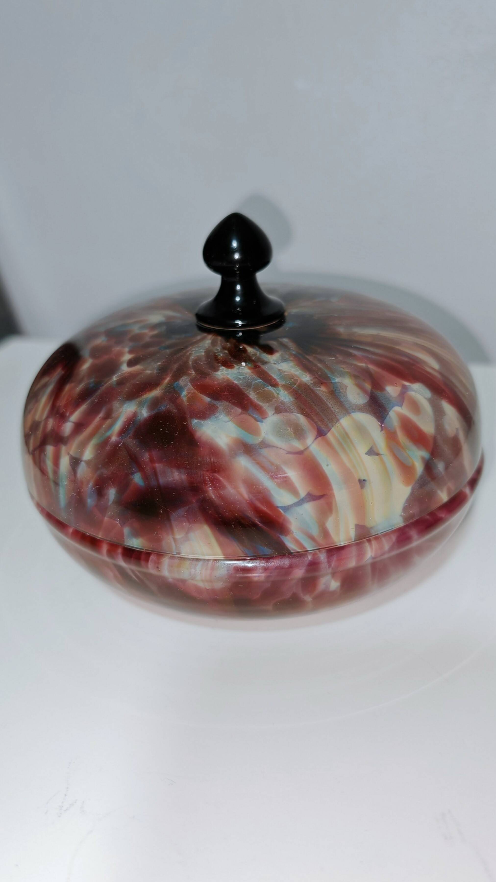 Coloured crystal bonbonnière Art Verrier Saint Louis