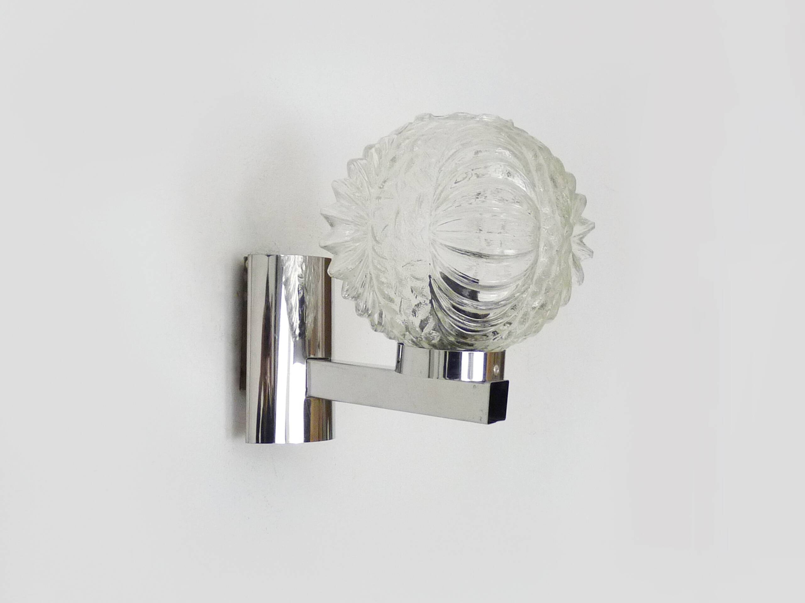 Vintage space age 60s wall light in chrome metal