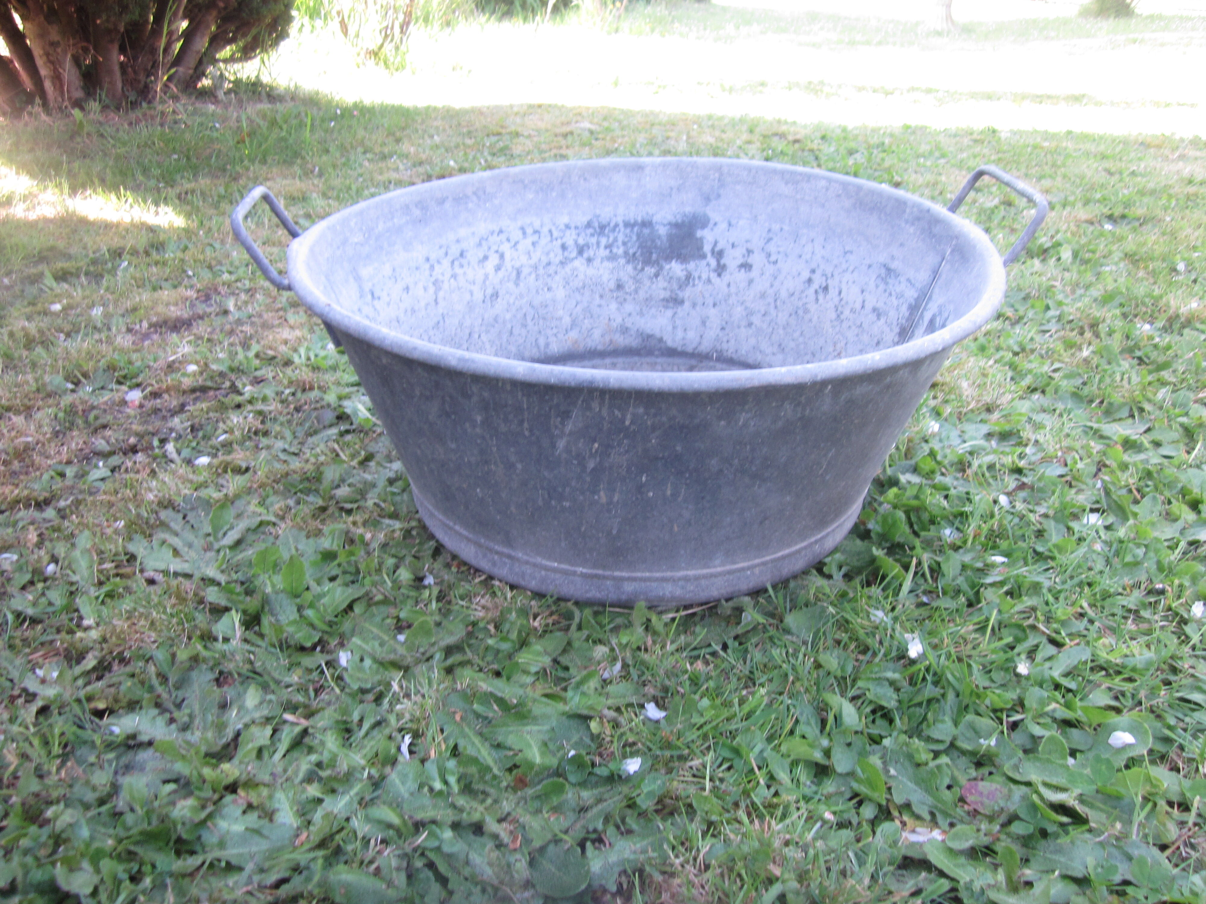 Bassine ancienne en zinc