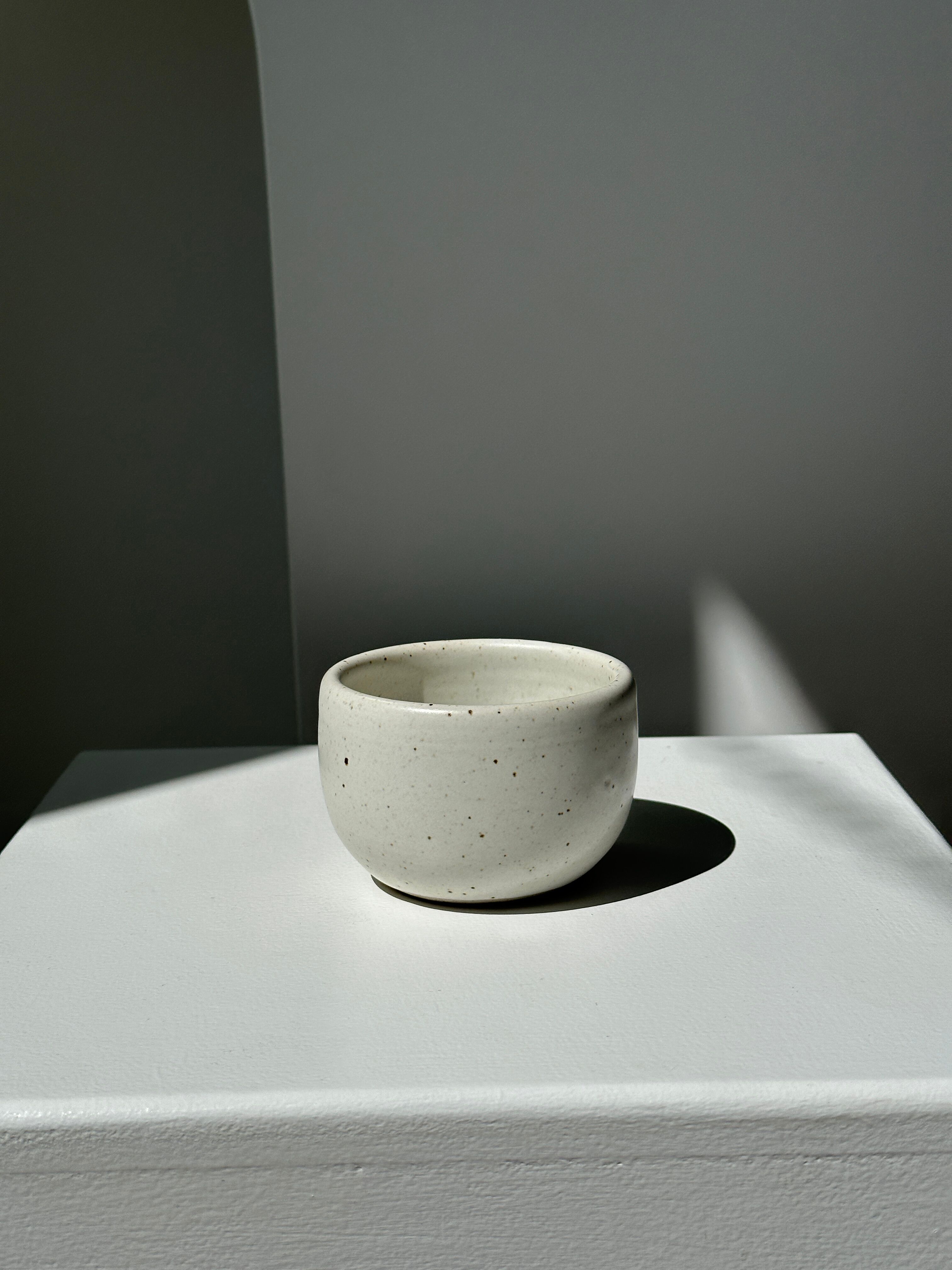 Trio of white ceramic cups D9cm